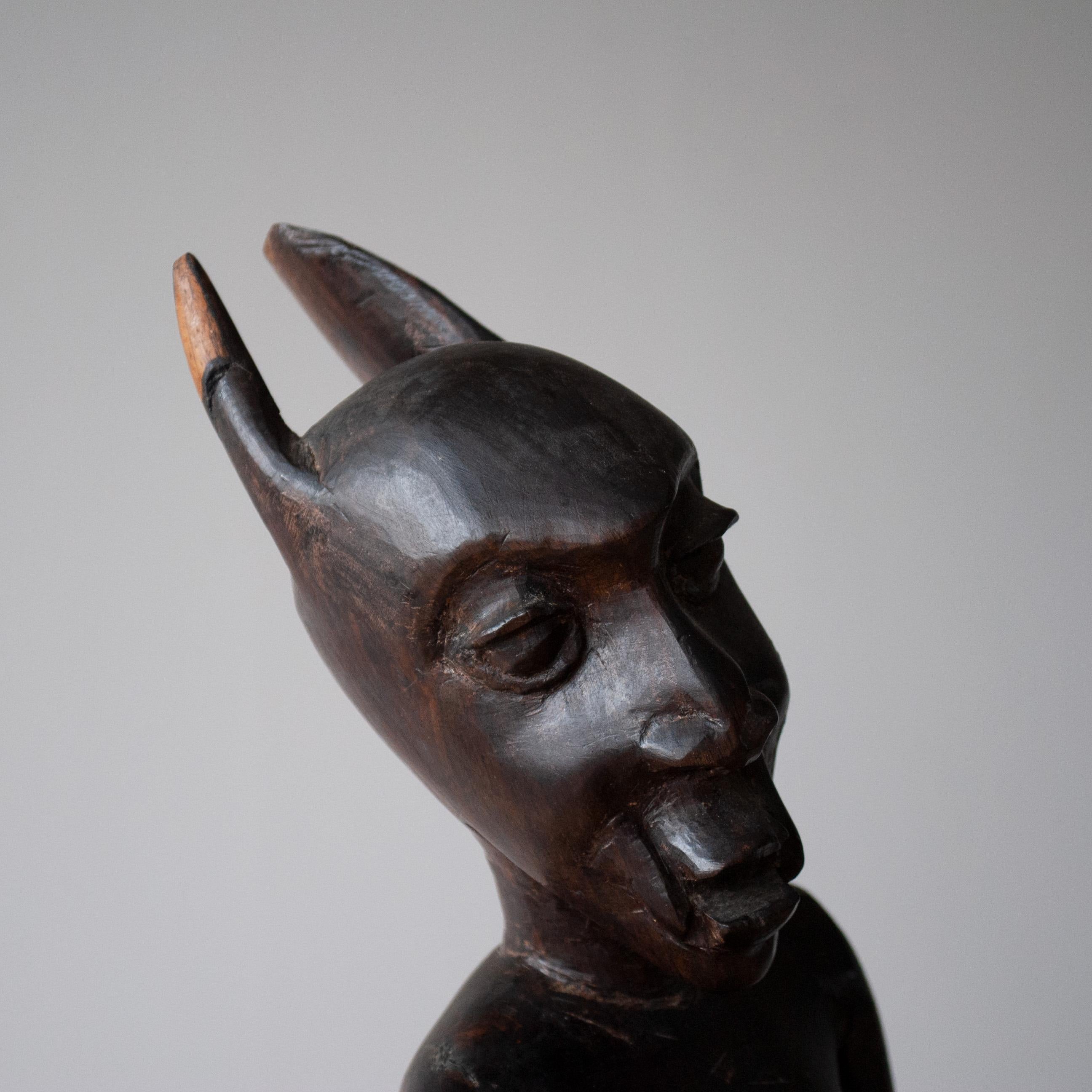 Primitivo Figura intagliata Makonde in vendita
