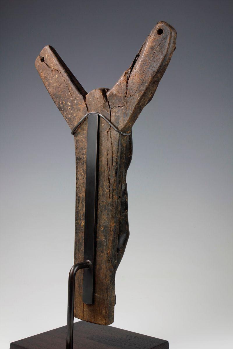Makonde Figure Depicting Jesus, Tanzania For Sale 2