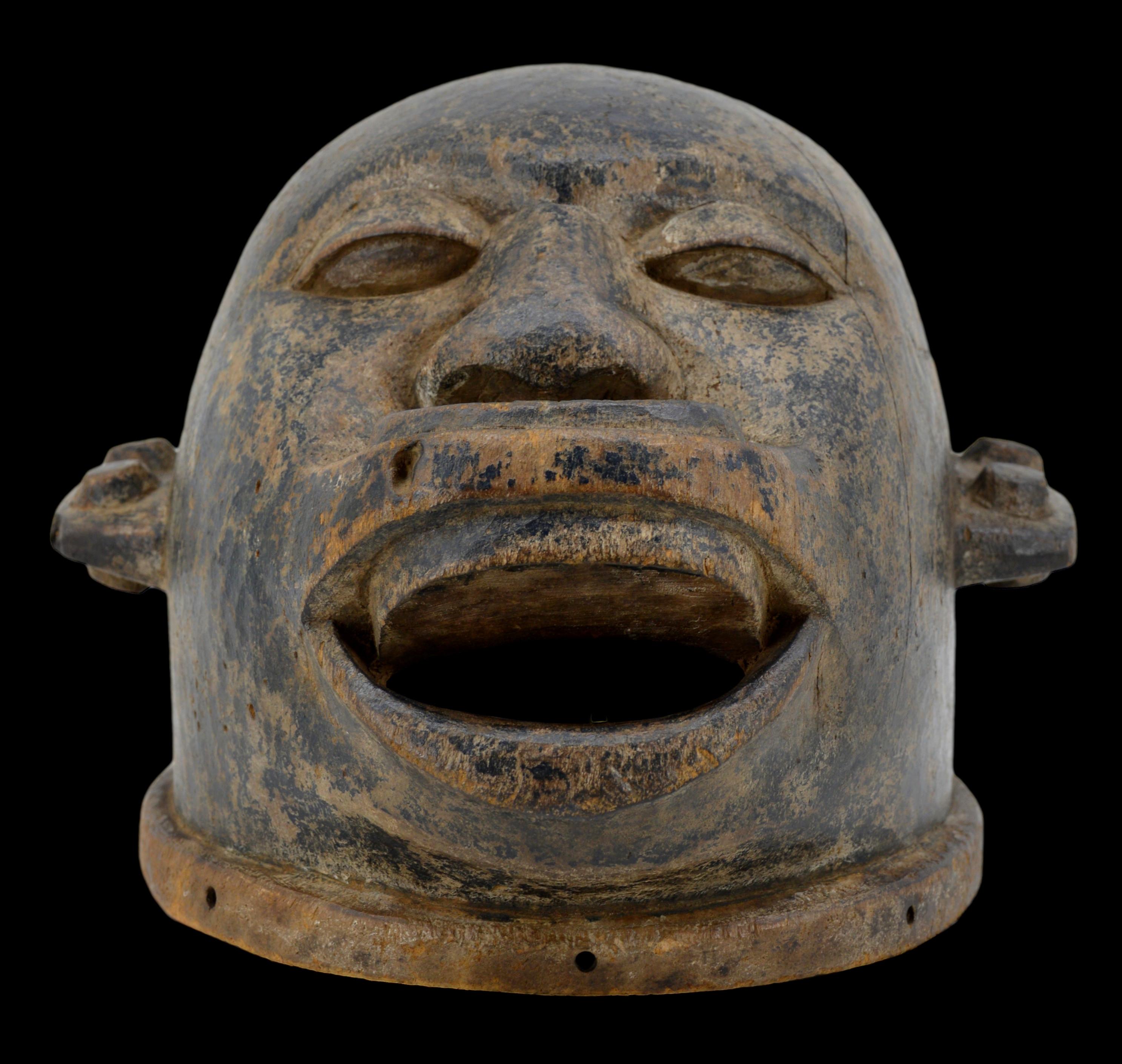 Sculpté à la main Casque Makonde, Afrique, début du 20e siècle en vente
