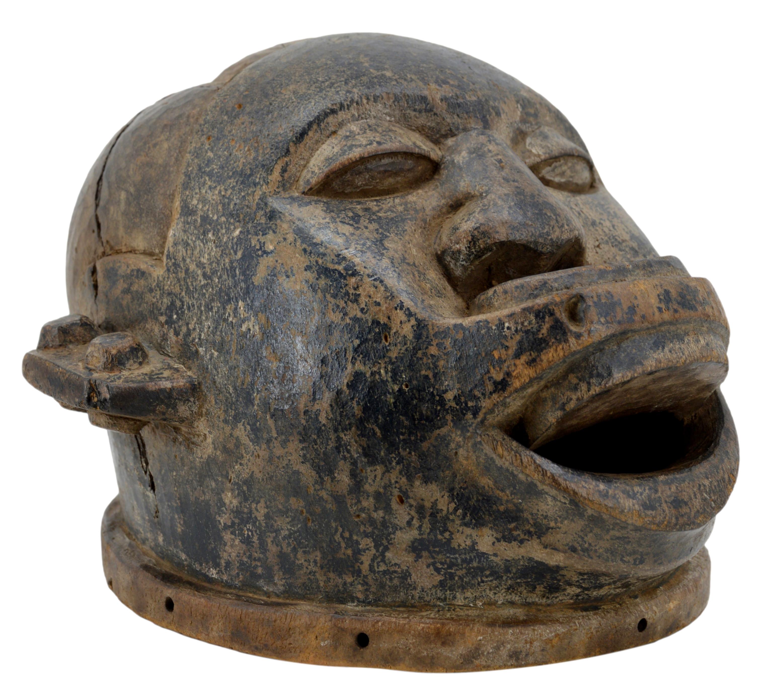 Makonde Mask Helmet, Africa, Early 20th Century In Good Condition For Sale In Saint-Amans-des-Cots, FR