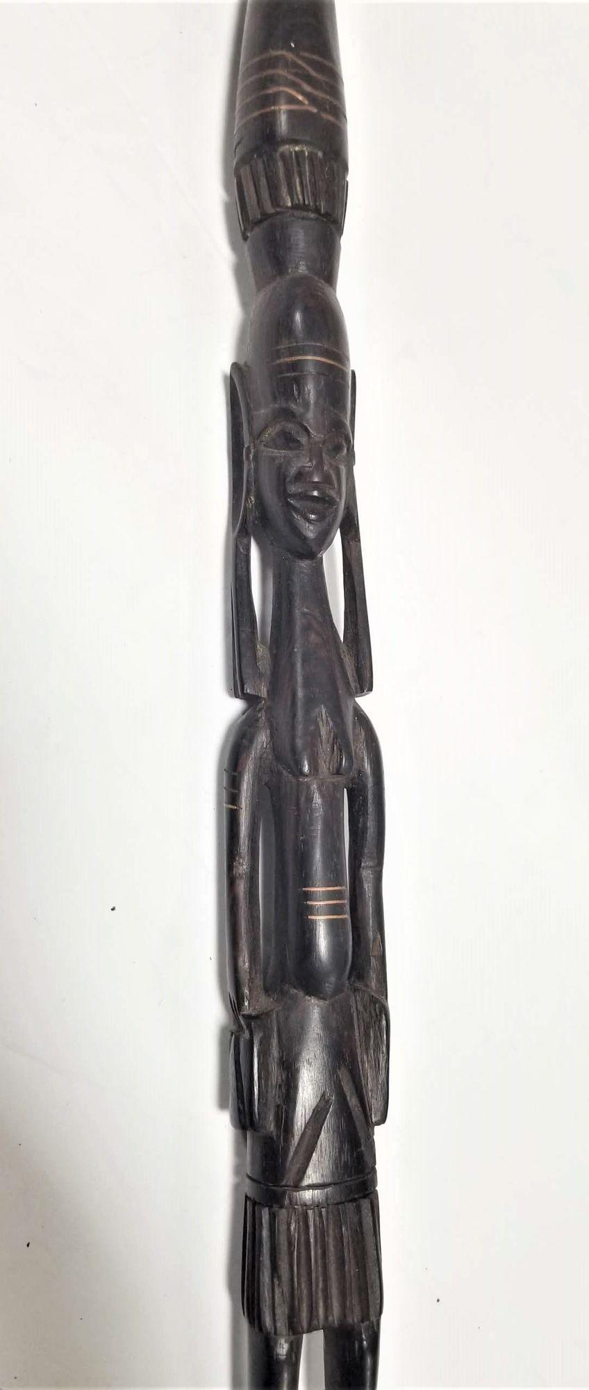 Makonde Tanzanian Carved Warrior Female Spear In Excellent Condition For Sale In Van Nuys, CA