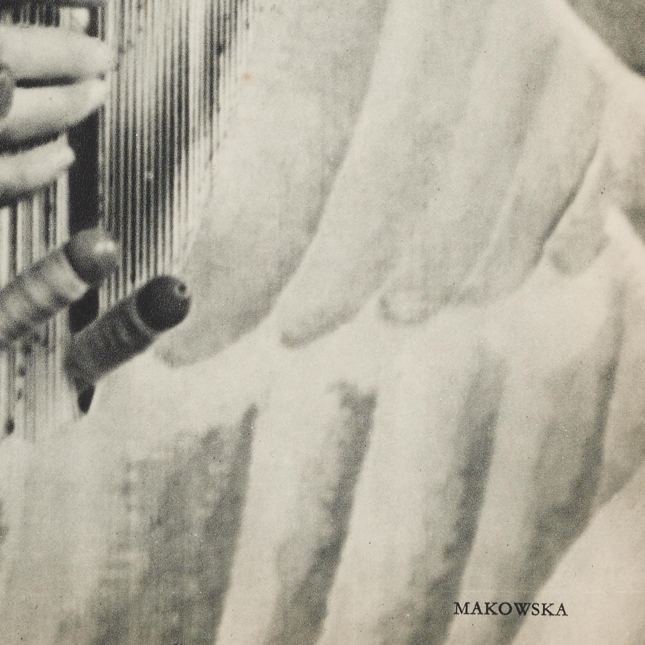 Makowska - Femme tisseuse Héliogravure des années 1930, Verve Magazine 1937, encadré Bon état - En vente à Barcelona, Barcelona