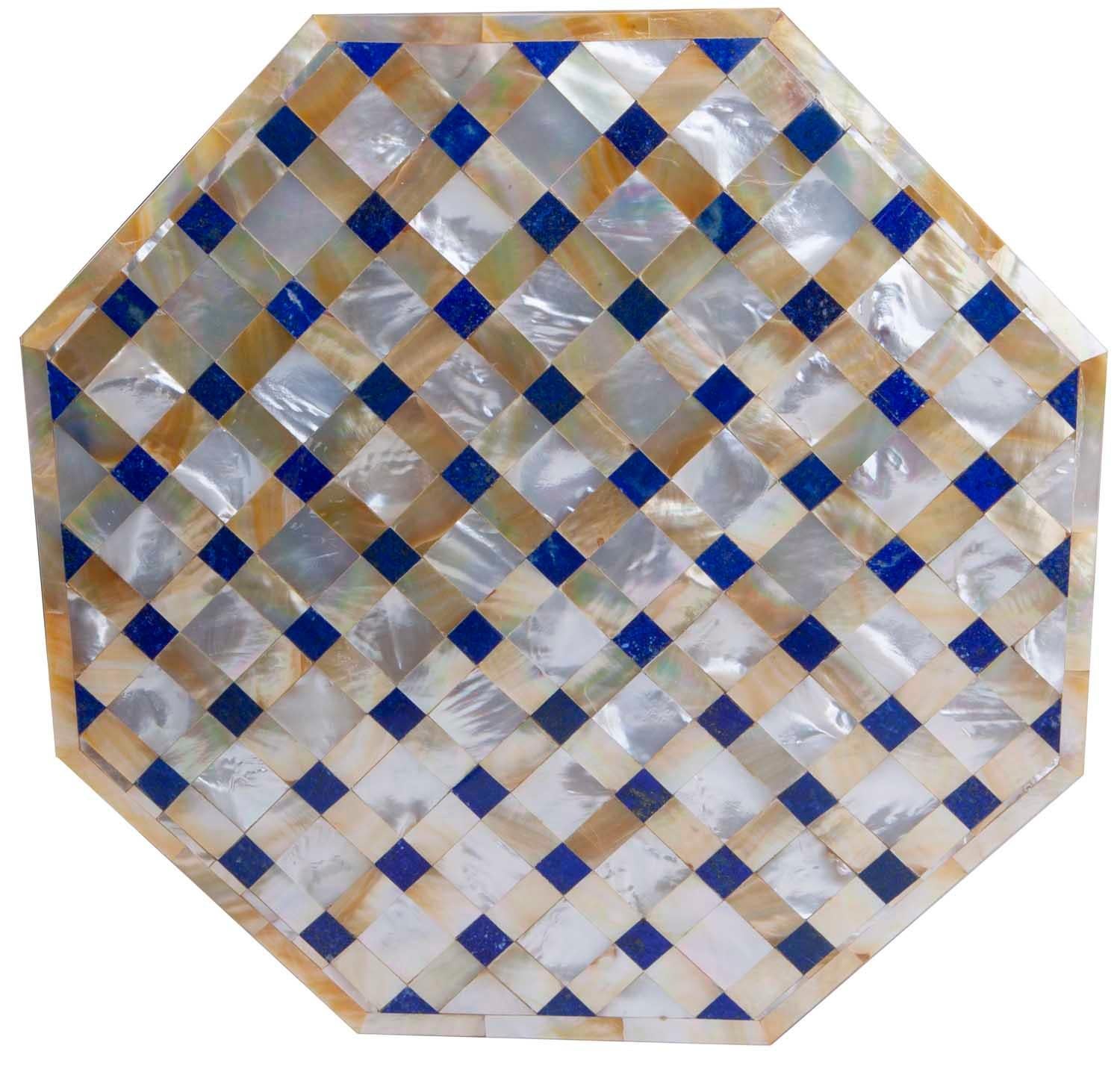 Makrana-Marmorschachtel aus Agra, Indien, mit Intarsien aus Lapis und Abablone (21. Jahrhundert und zeitgenössisch) im Angebot