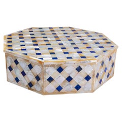 Caja de mármol Makrana de Agra (India) con incrustaciones de lapislázuli y abablón
