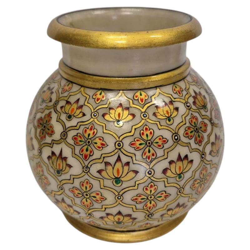 Vaso in marmo Makrana, stile Mughal, dipinto a mano in vendita