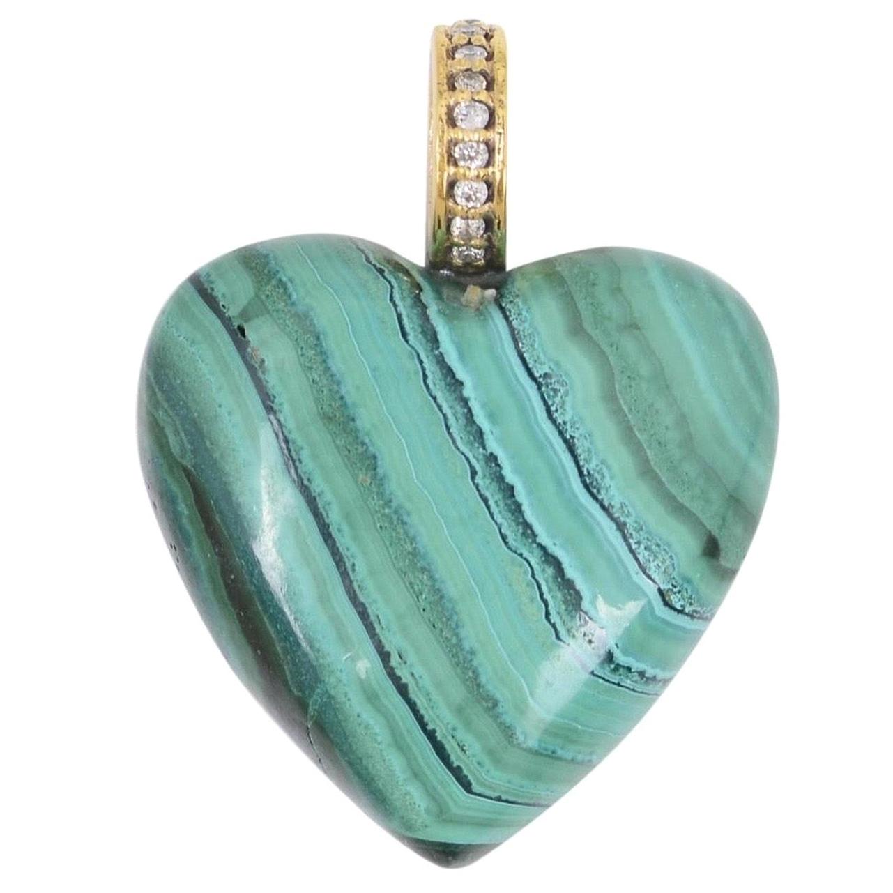 Collier pendentif à breloque en forme de cœur en or 14 carats et malachite en vente