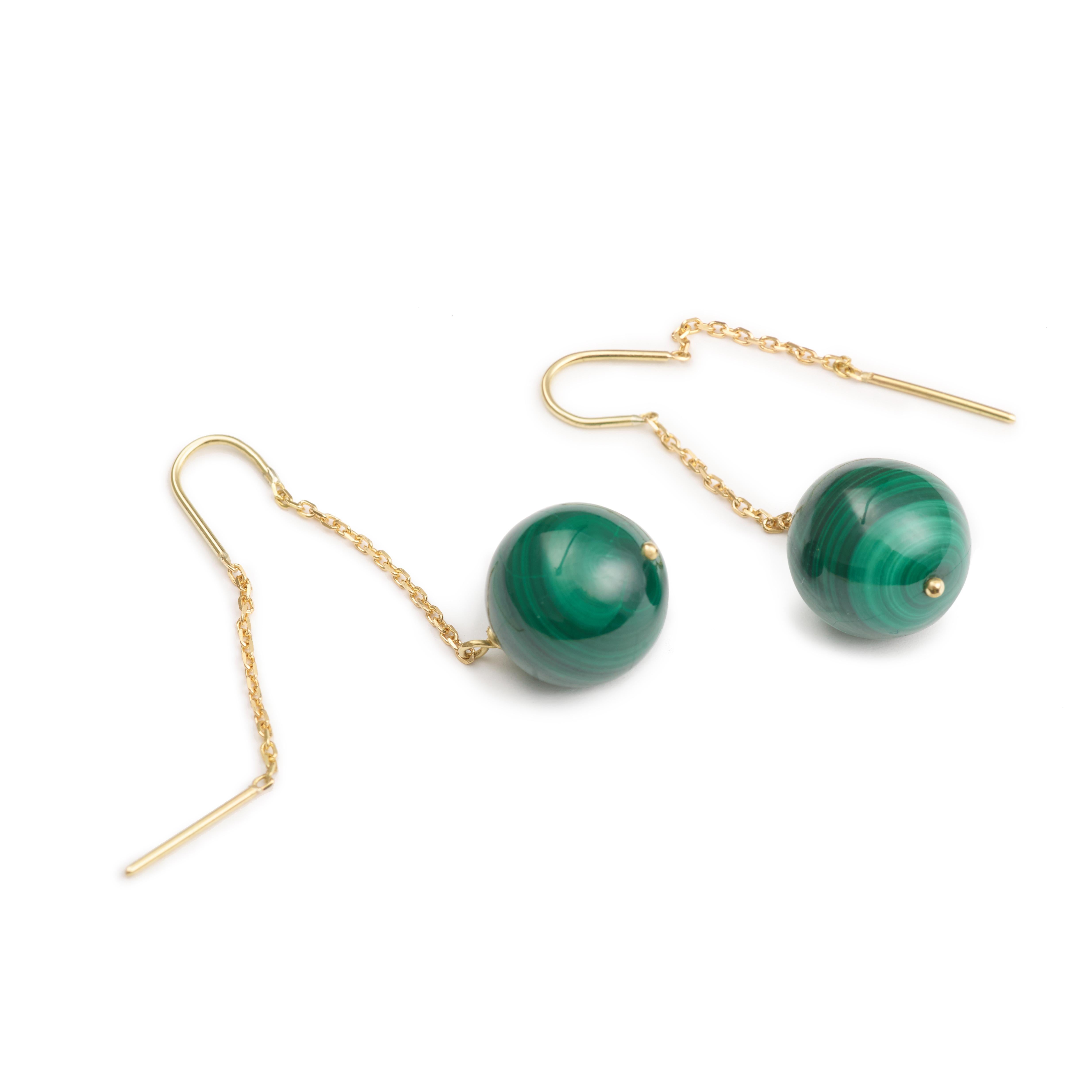 Lovely pair of gold pendant earrings with a malachite ball on each earring.

Dimensions of the malachite balls: 13 x 13 mm (0.51 x 0.51 inch)

Total weight of the earrings: 10.1 g

18 karat yellow gold, 750/1000ths

We can make these earrings with