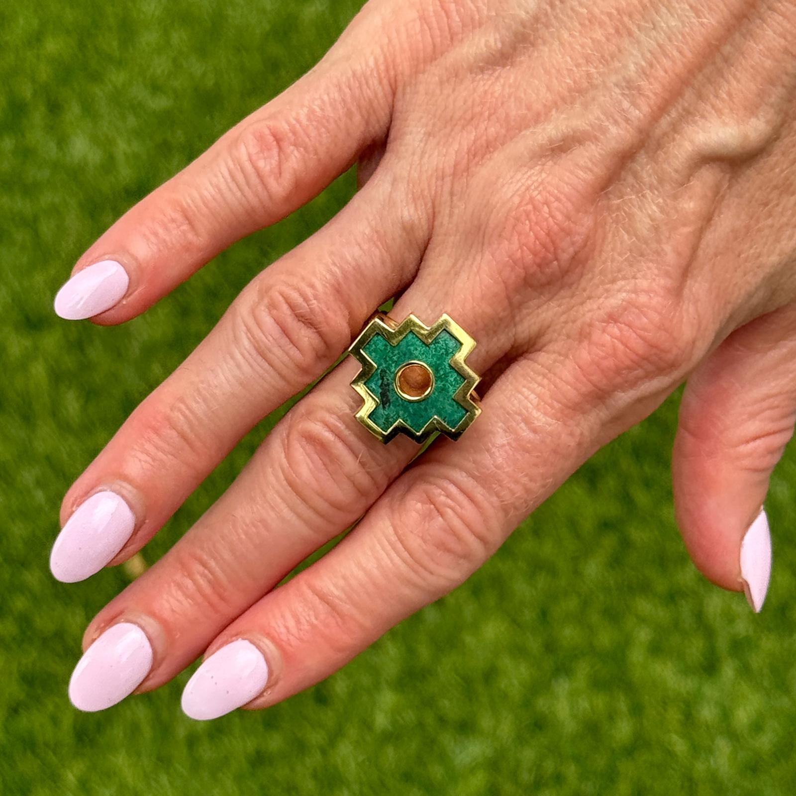 Taille cabochon Bague Vintage Chakana en or jaune 18 carats et malachite en vente