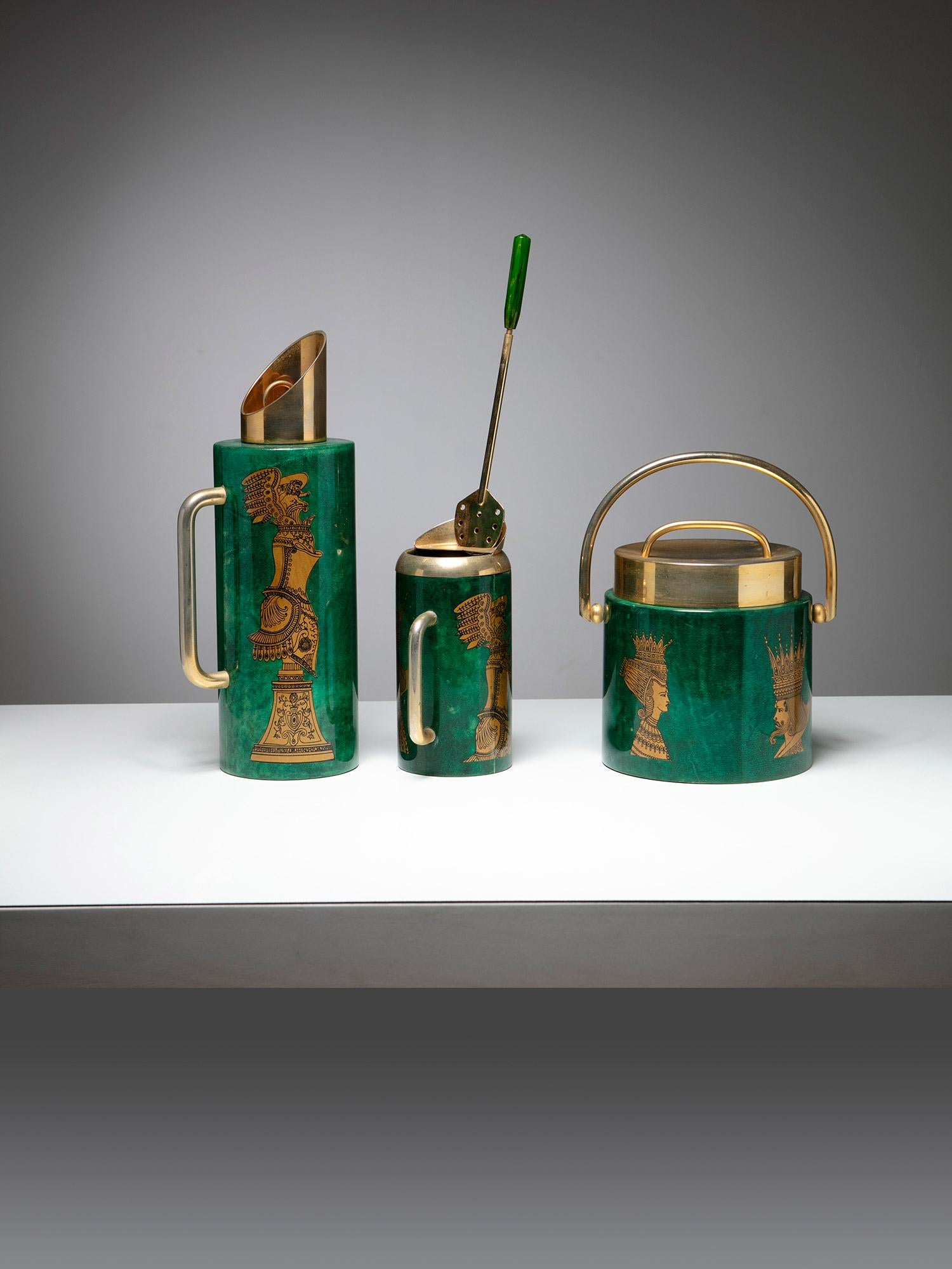 Rare bar set by Aldo Tura for Macabo.
Malachite finish background with gold decorations and brass details.
Size refers to the taller piece.