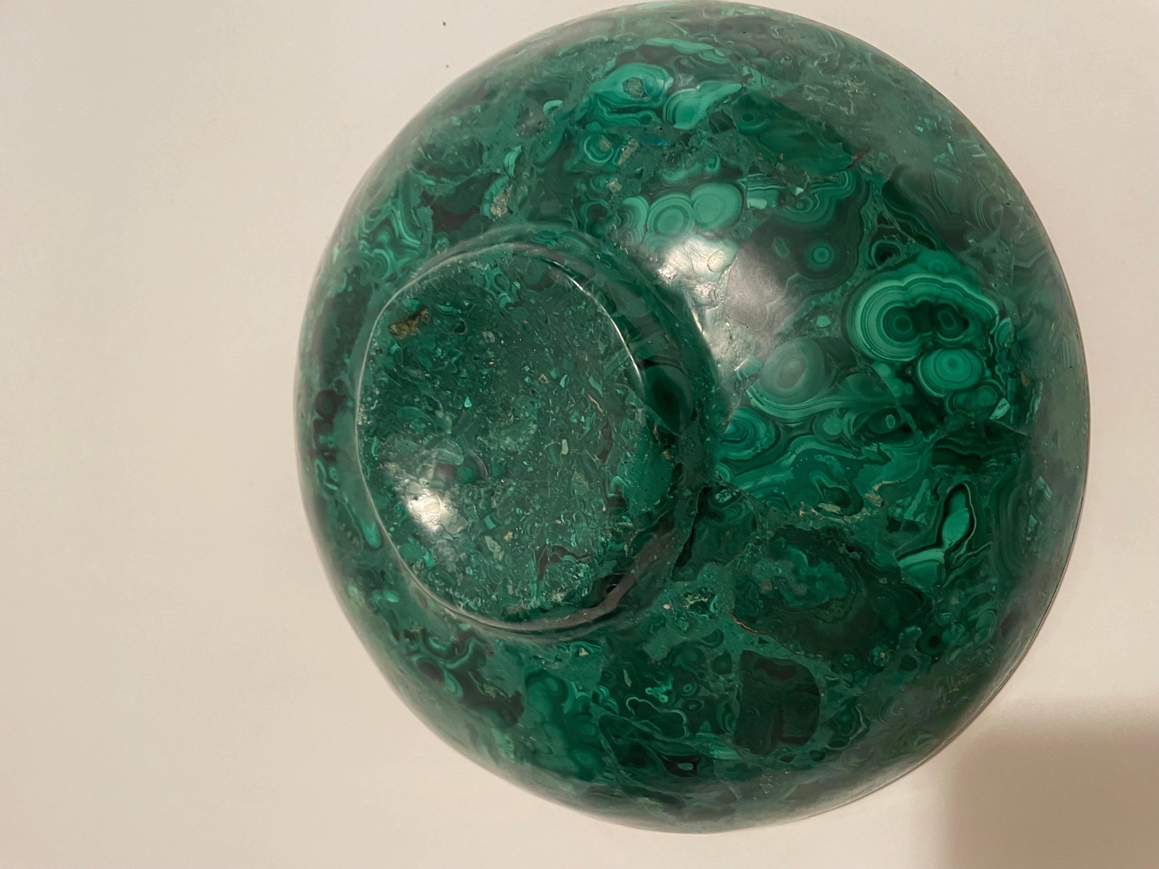 Malachite and brass rimmed bowl  In Good Condition For Sale In Chicago, IL