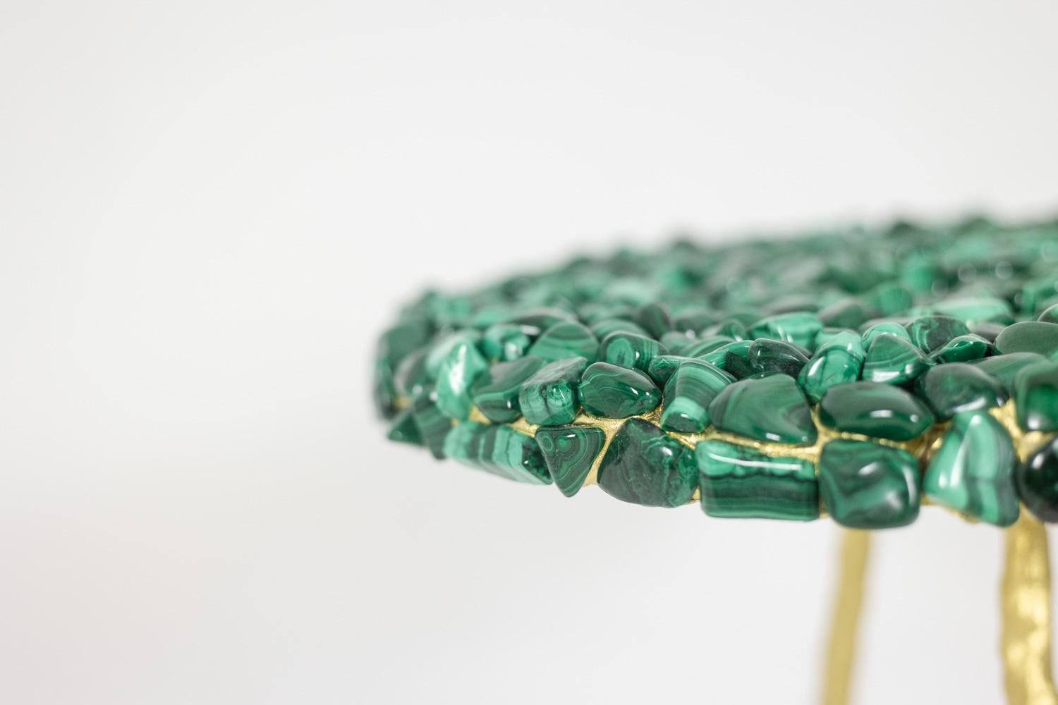 Malachite and gilded steel pedestal table. Contemporary work. In Excellent Condition For Sale In Saint-Ouen, FR