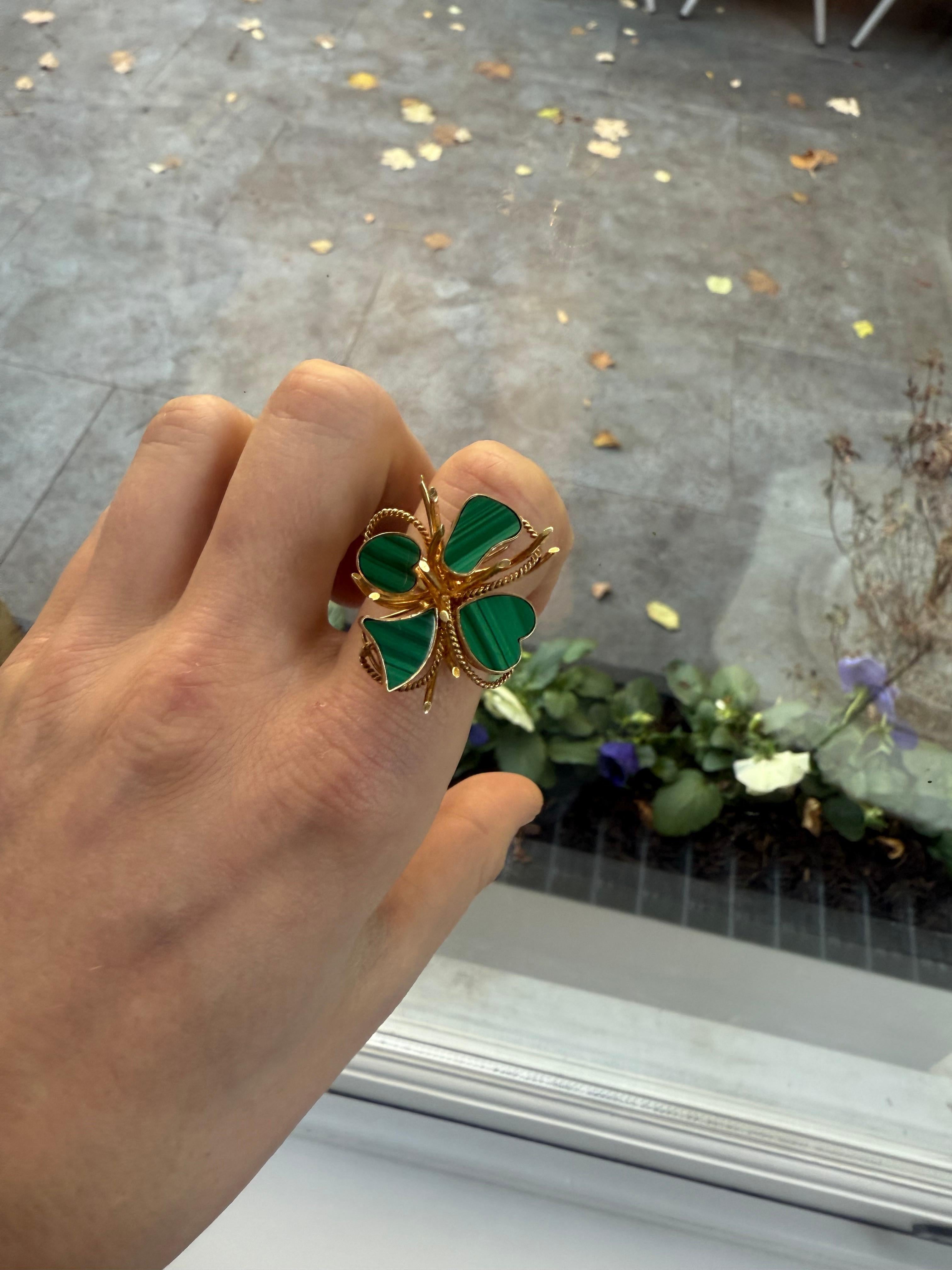 Anello Trifoglio in malachite e oro in vendita 1