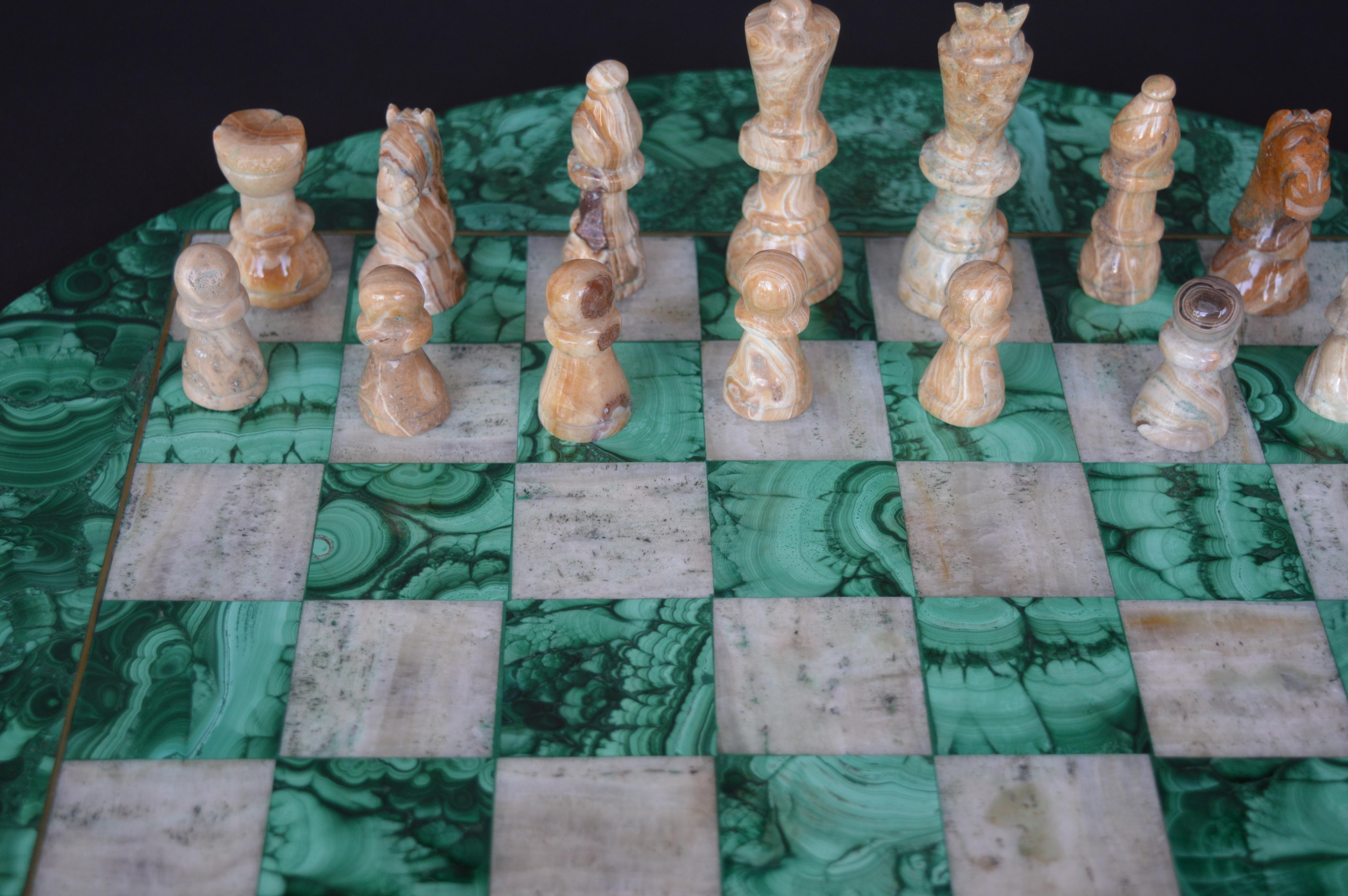 20ième siècle Jeu d'échecs en malachite et marbre