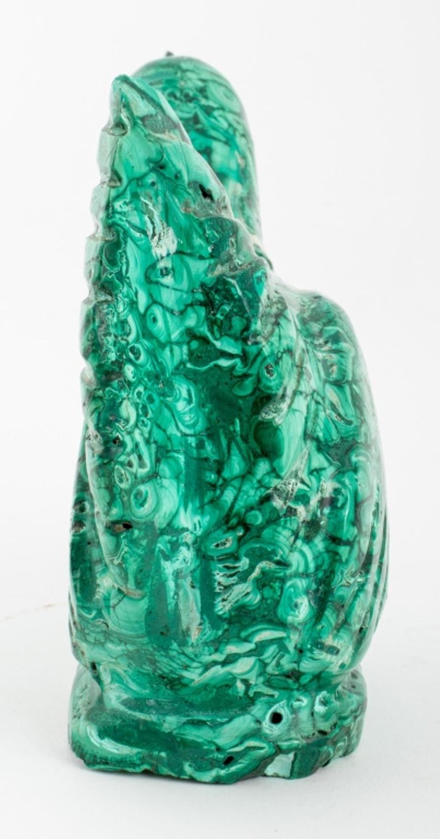 Sculpture d'oiseau en malachite avec quartz et os insérés en vente 2