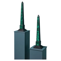 Obelischi in malachite e marmo nero