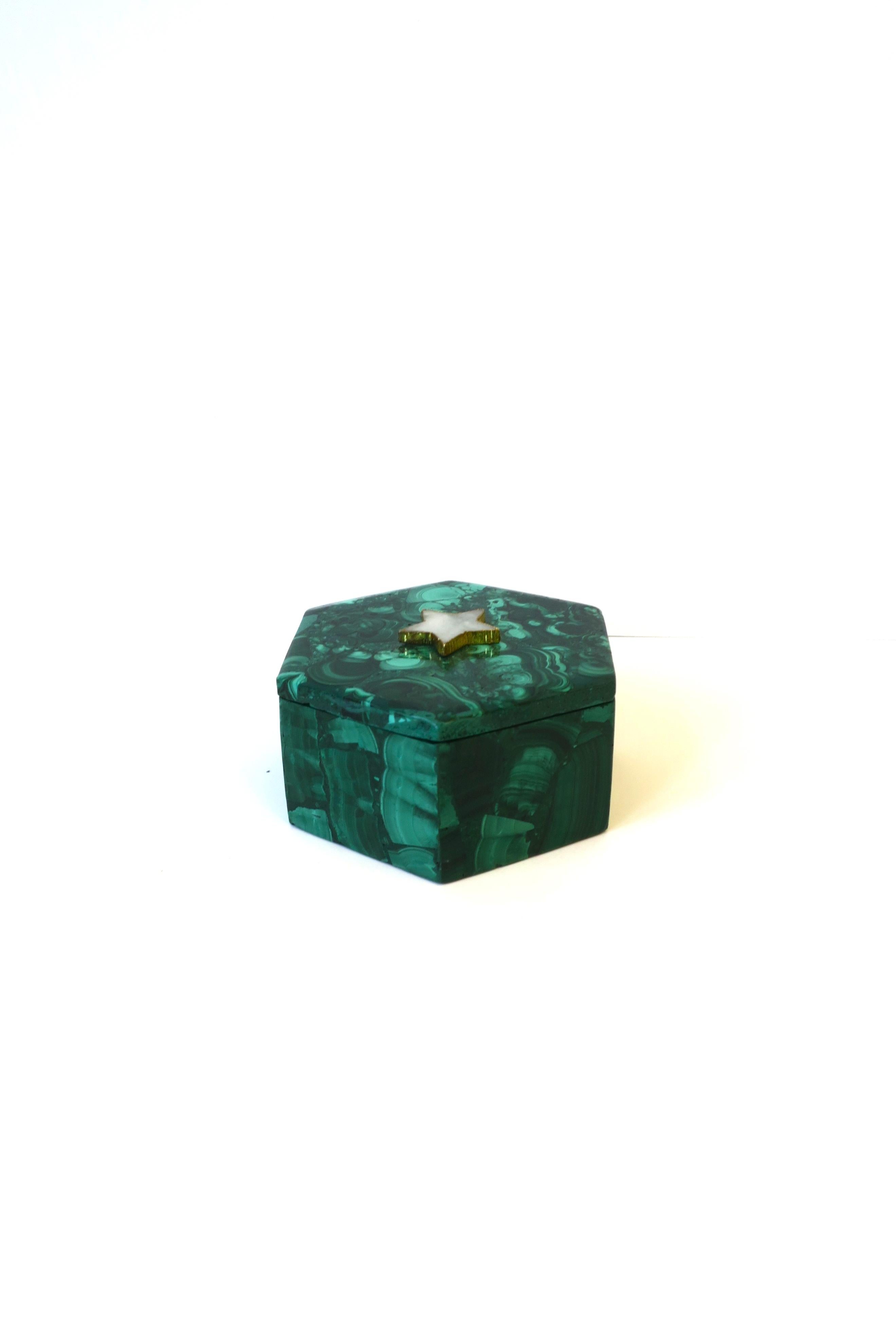 Malachite Jewelry Box  In Good Condition For Sale In New York, NY