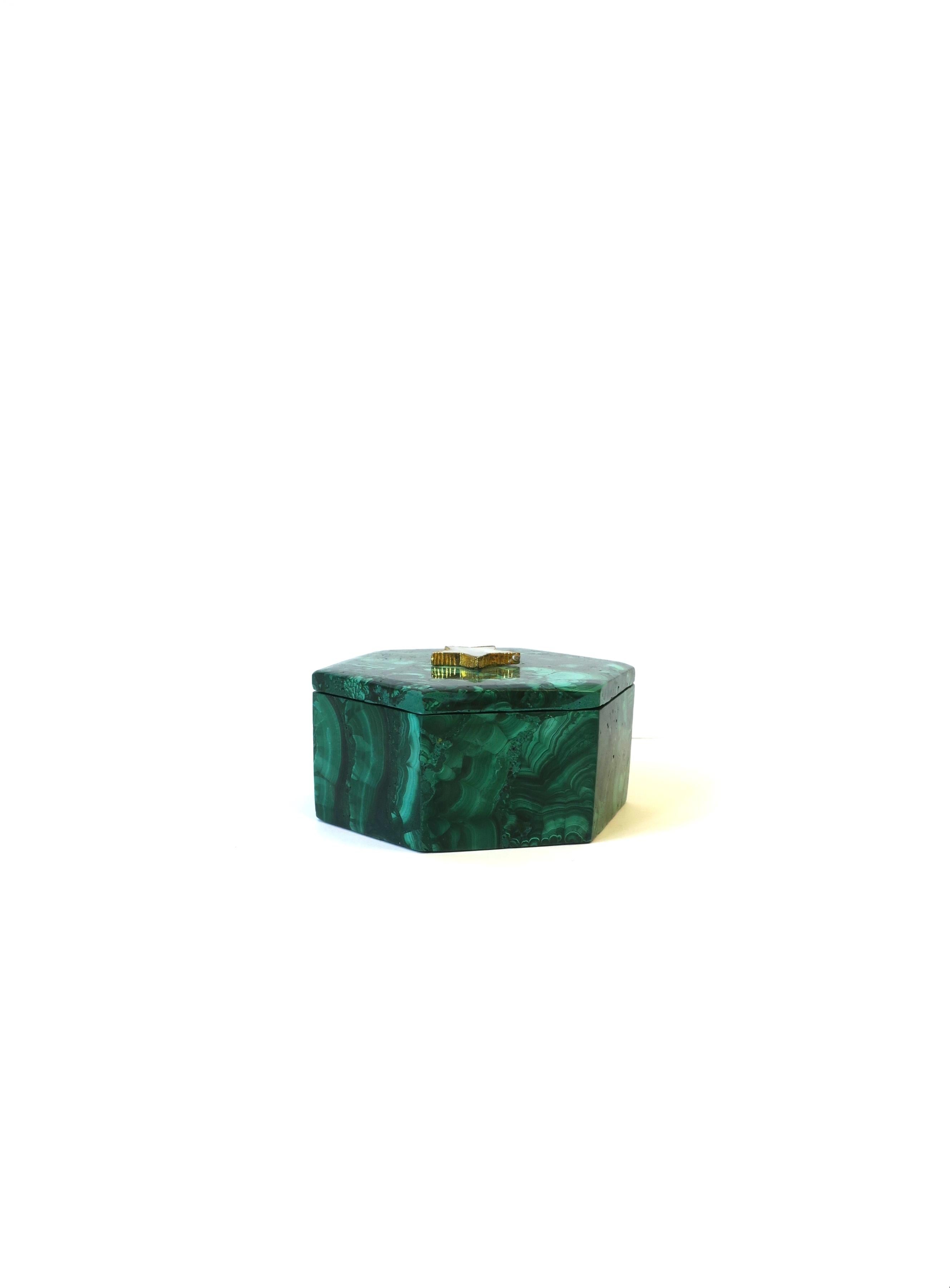 Malachite Jewelry Box  In Good Condition For Sale In New York, NY