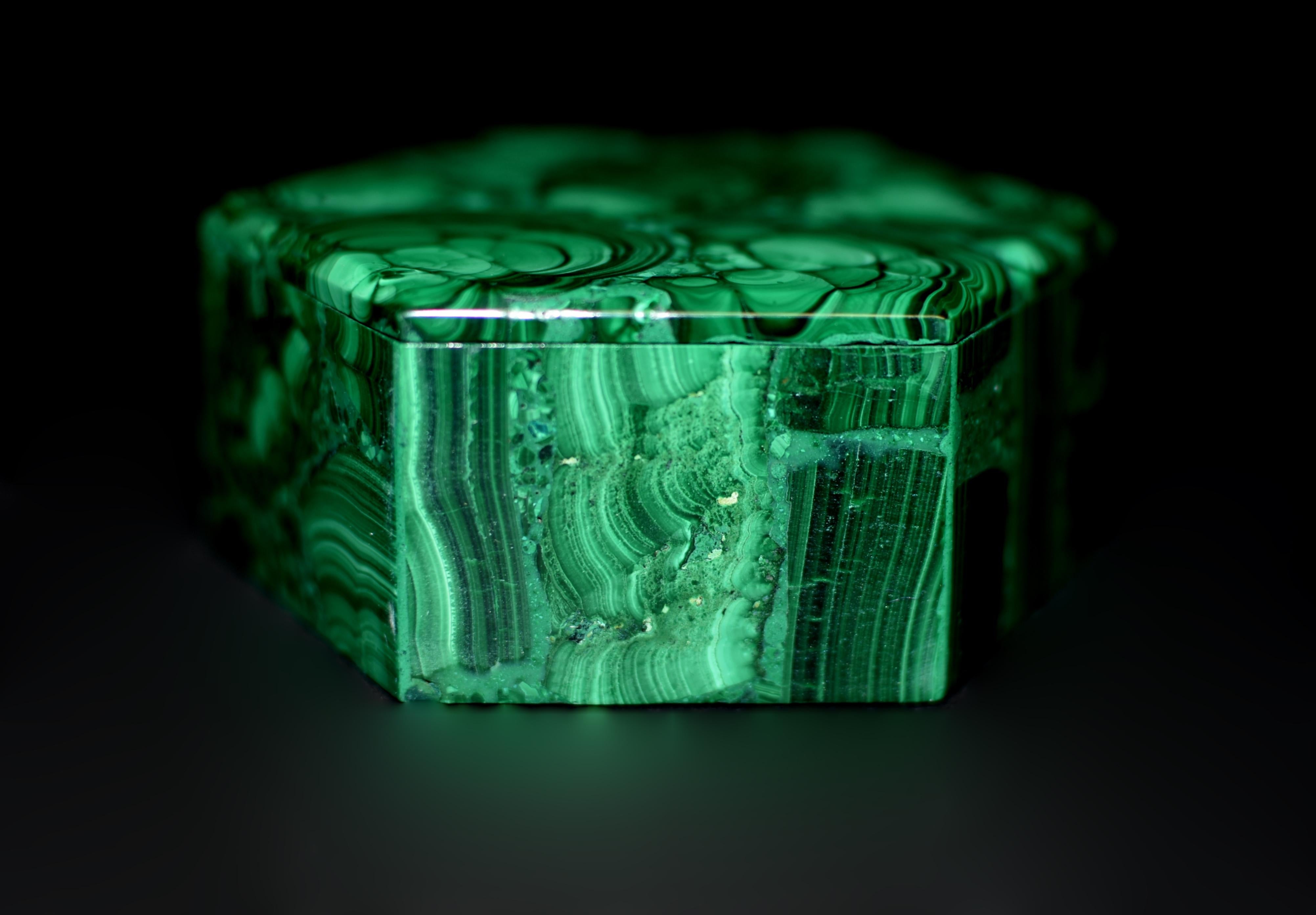 Hand-Crafted Malachite Box Turkey Tail Hexagonal For Sale