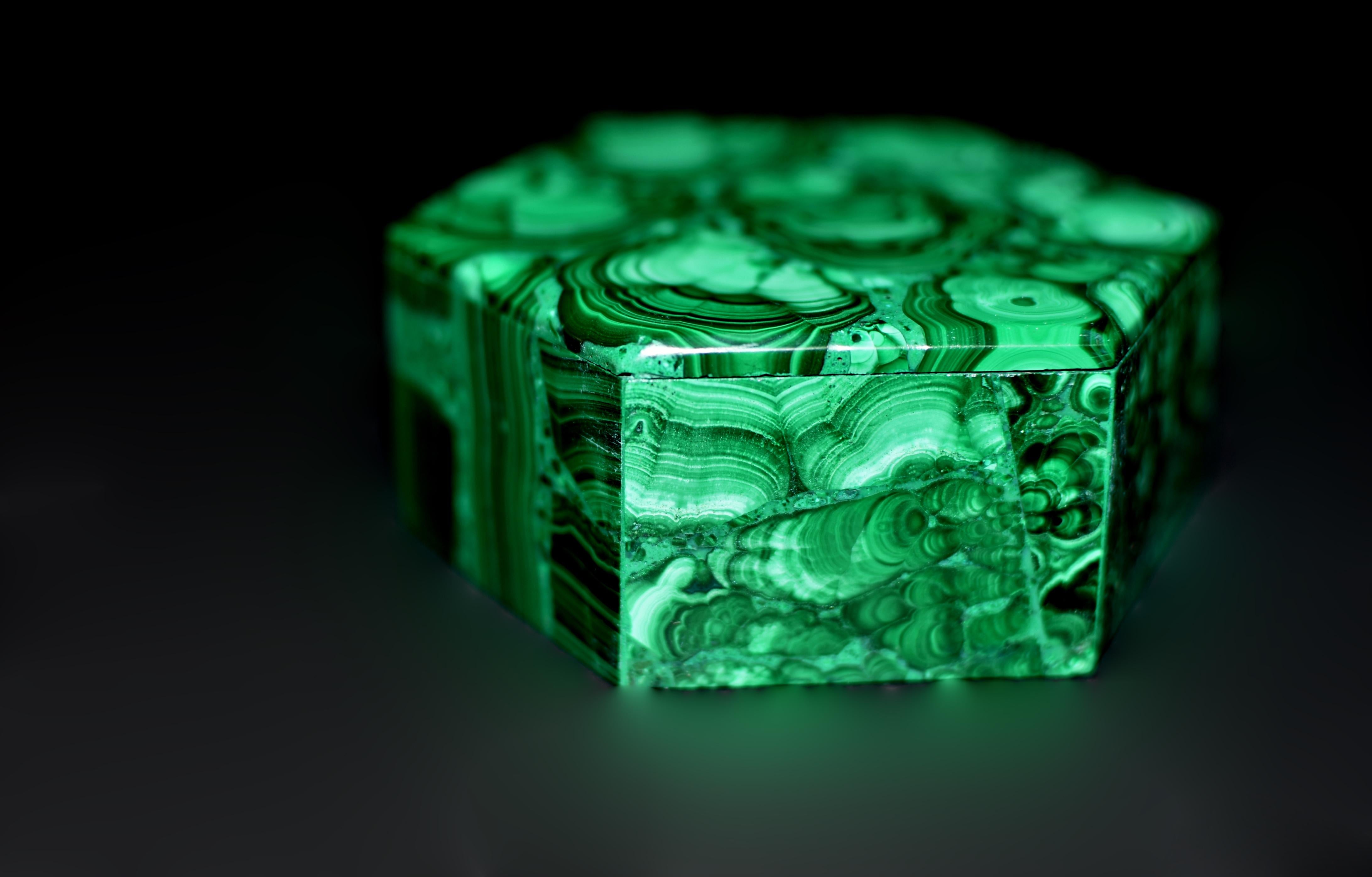 20th Century Malachite Box Turkey Tail Hexagonal For Sale