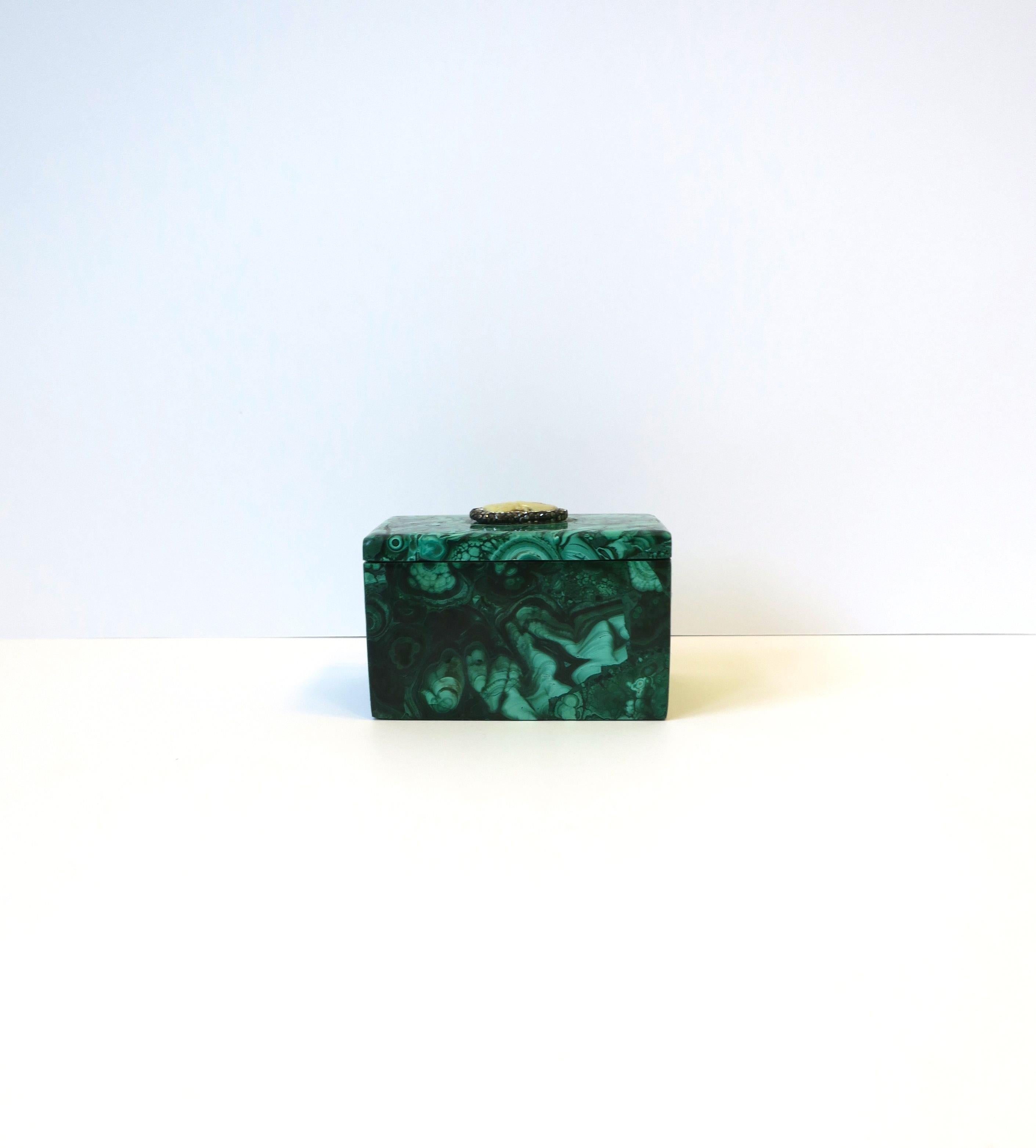 Malachite Boîte à bijoux en malachite avec Design/One en vente