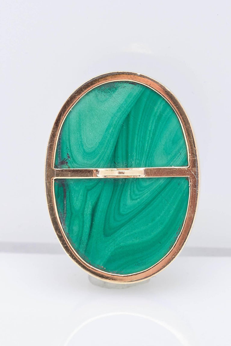 Malachite Cameo Gold Earclips In Excellent Condition For Sale In New York, NY