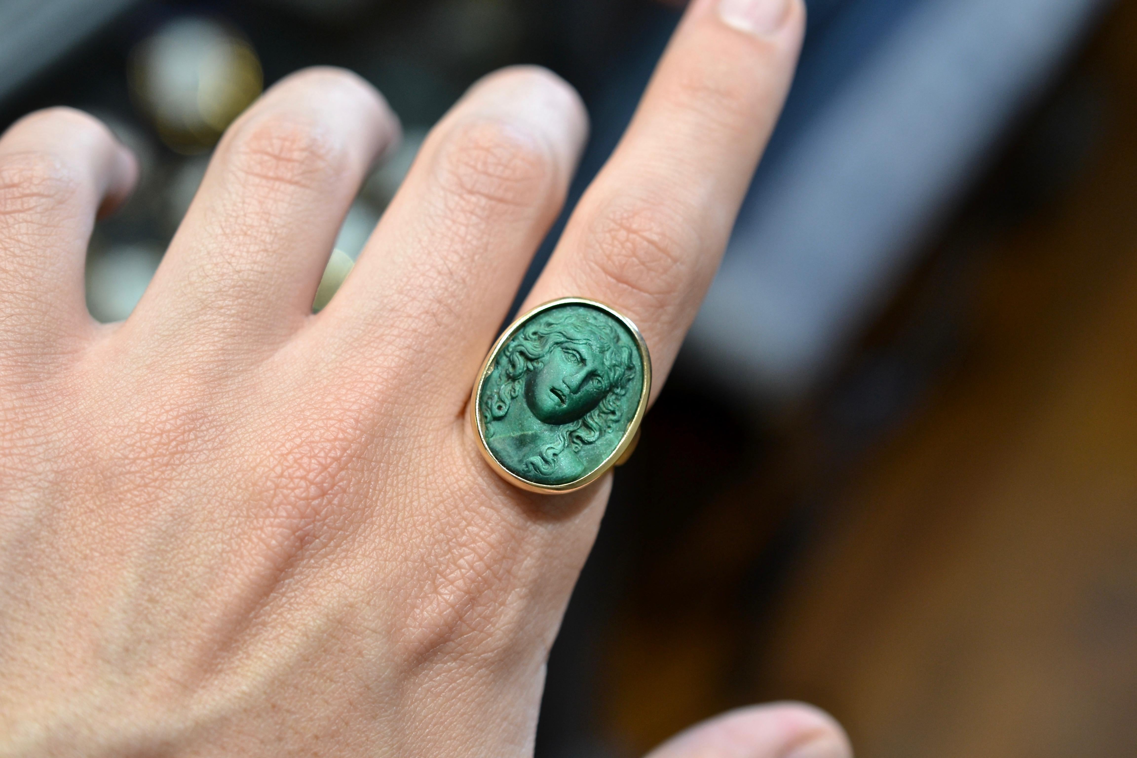 Malachite Cameo with a Bacchante Ring Italian, 18th Century In Excellent Condition In Firenze, IT