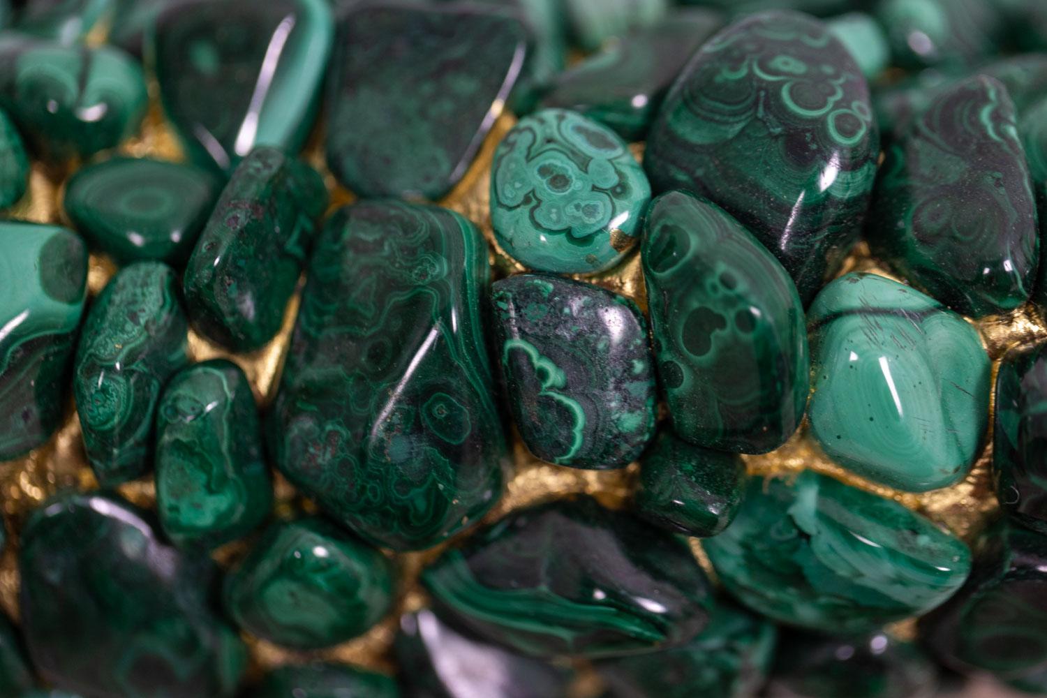 Stone Malachite console decorated with stalactites. Contemporary work. For Sale