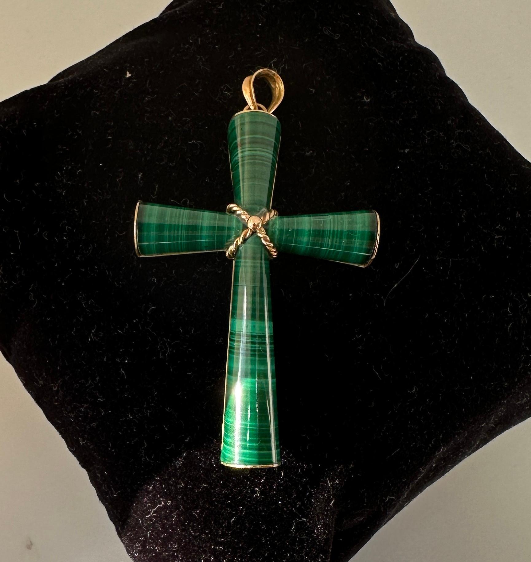 Malachit-Kreuz-Anhänger 14 Karat Gold Mary Lou Daves Antike Nachlass-Halskette (Gemischter Schliff)