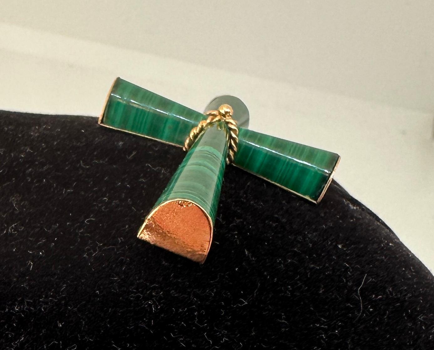 Malachite Cross Pendant 14 Karat Gold Mary Lou Daves Antique Estate Necklace In Excellent Condition In New York, NY