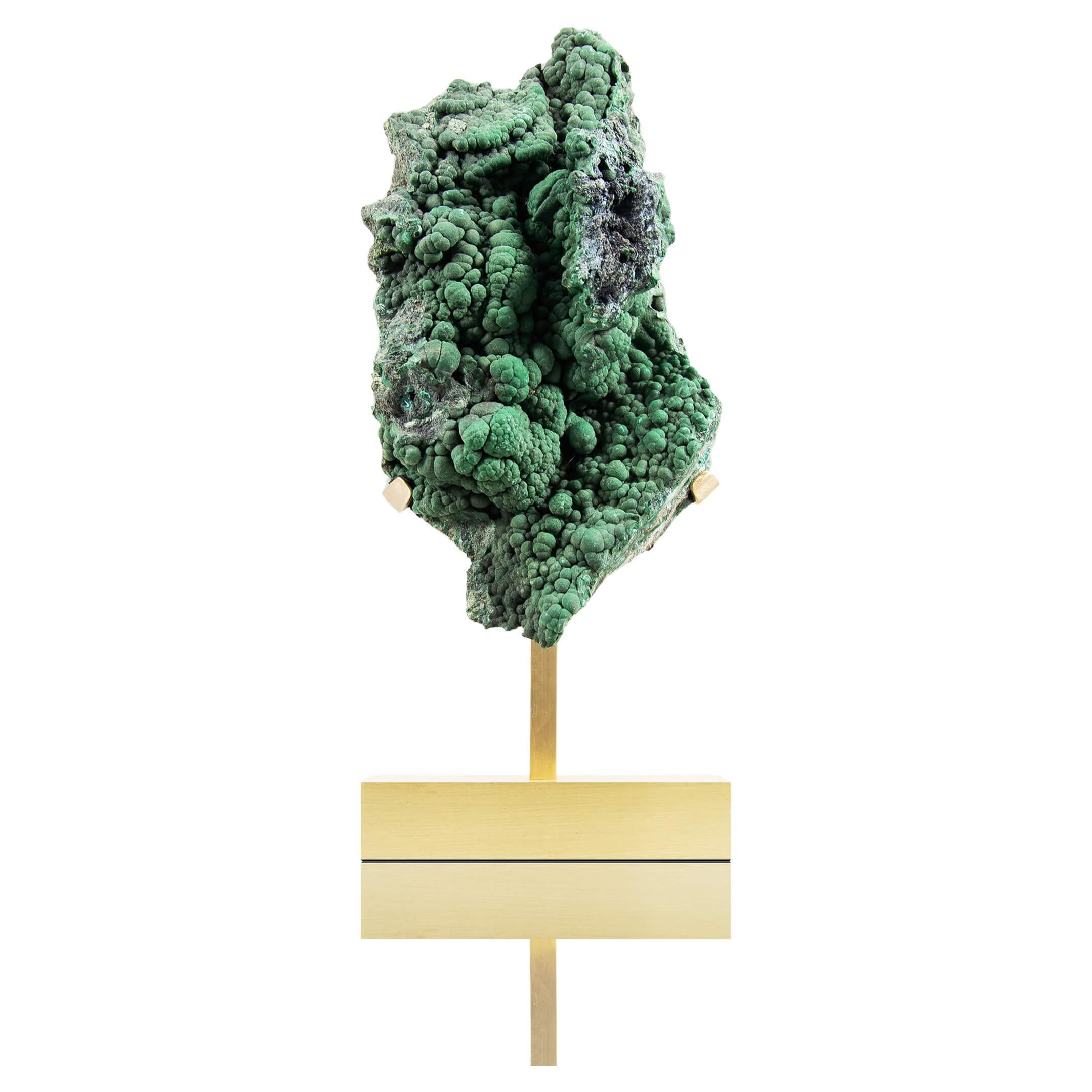 Cristallo di malachite con supporto in ottone