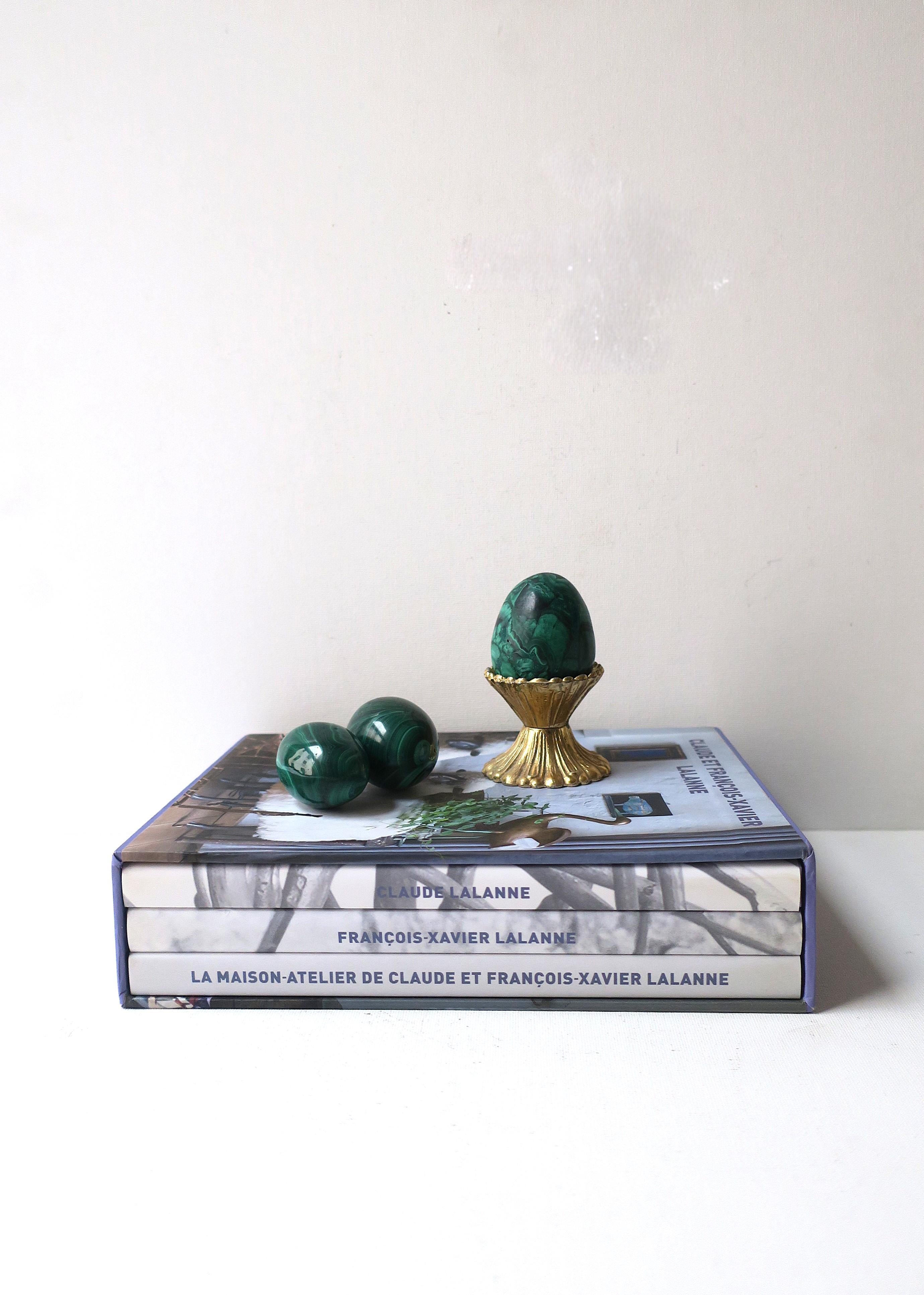 Escultura de huevo de malaquita Malaquita en venta