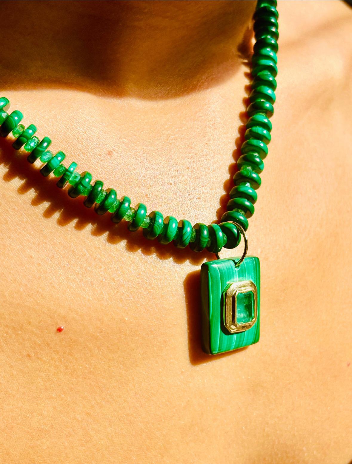 Collana di malachite e smeraldo in vendita 1