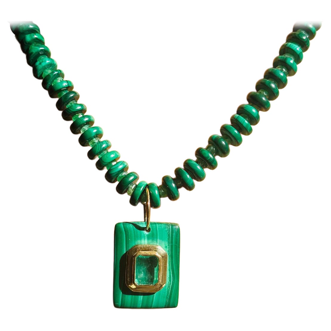 Taglio misto Collana di malachite e smeraldo in vendita
