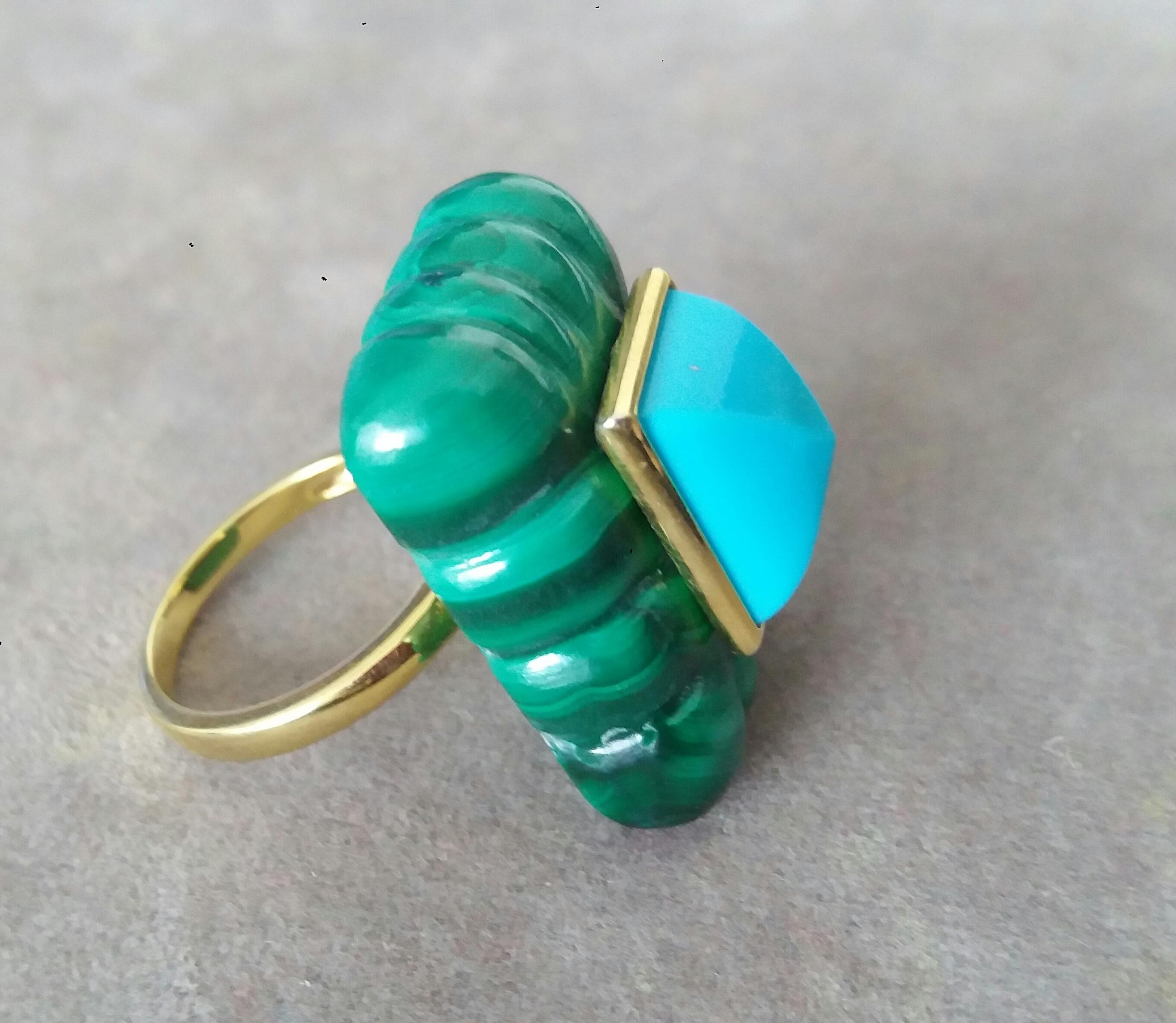 Bague pyramide de turquoise de forme rectangulaire gravée en malachite et or jaune 14 carats en vente 7