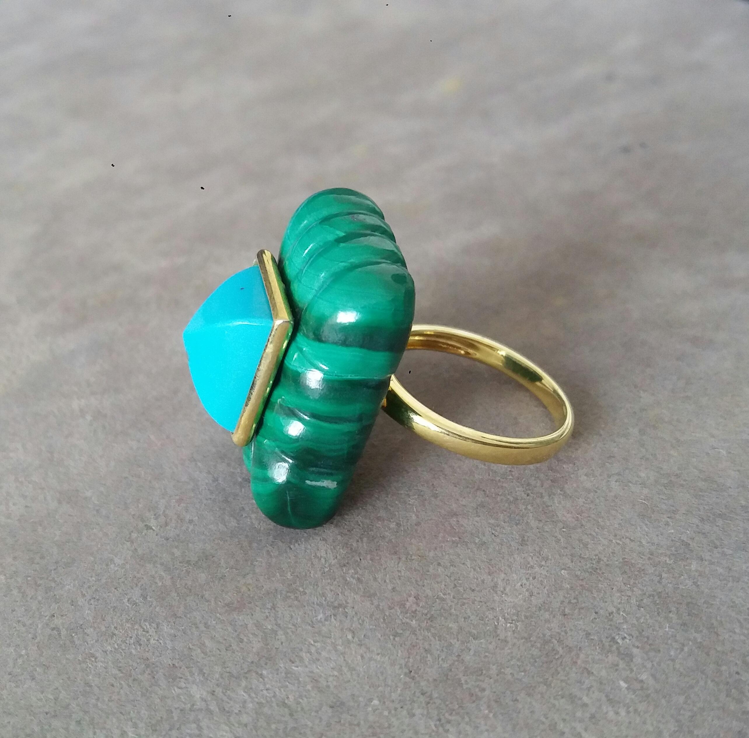 Bague pyramide de turquoise de forme rectangulaire gravée en malachite et or jaune 14 carats Pour femmes en vente
