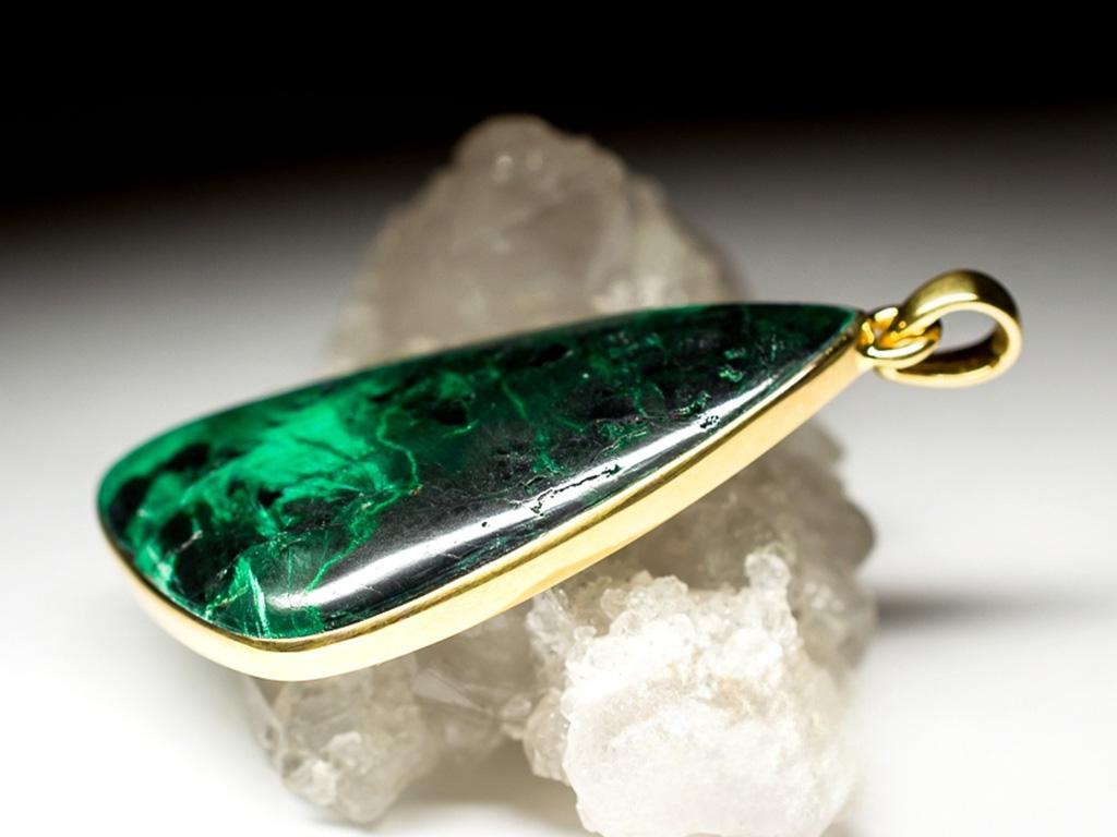 Malachit Gold Halskette Cabochon Dreieck Edelstein Waldgrün für Damen oder Herren