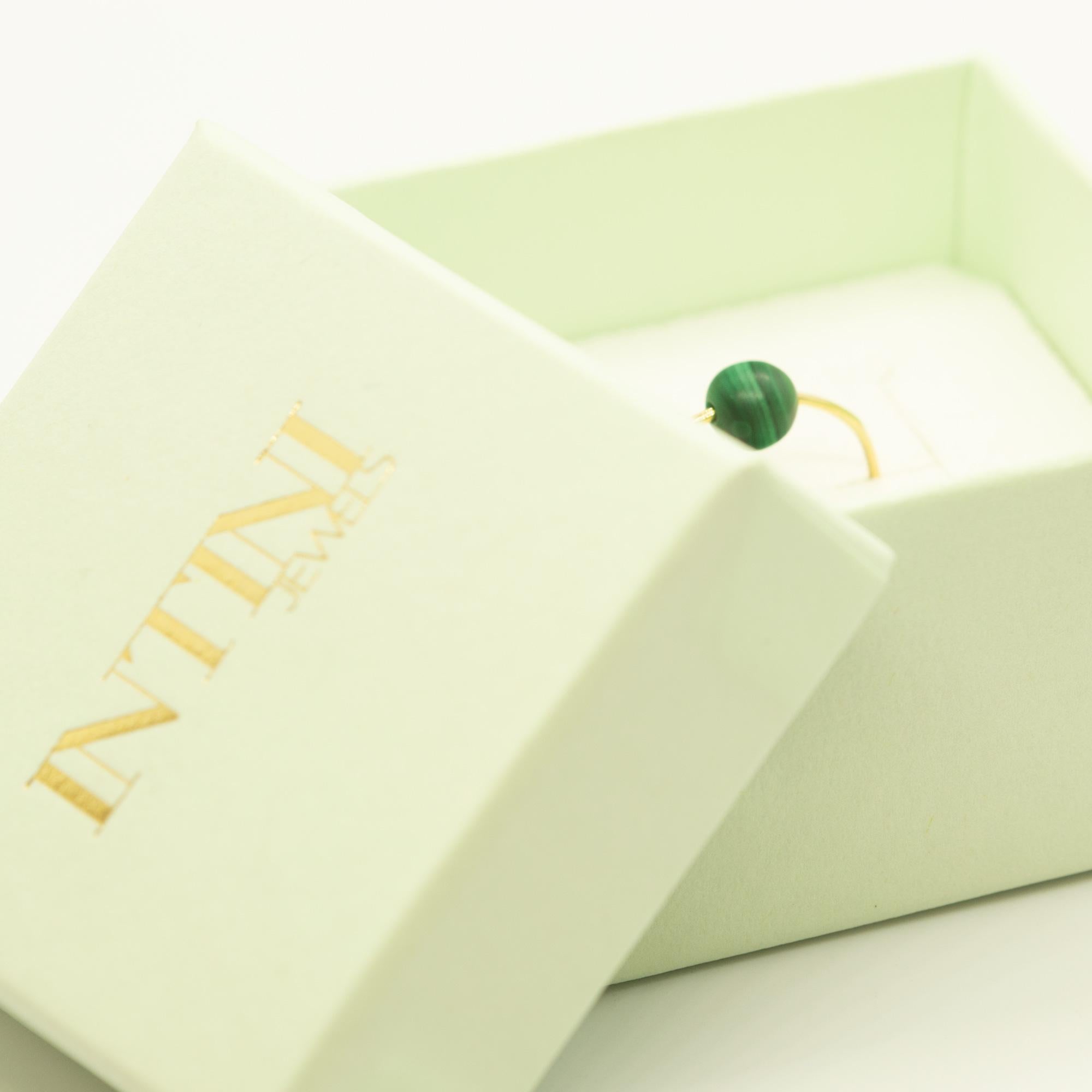 Bague Planet Boho Chic à anneau solitaire rond en or jaune 18 carats et malachite verte en vente 1