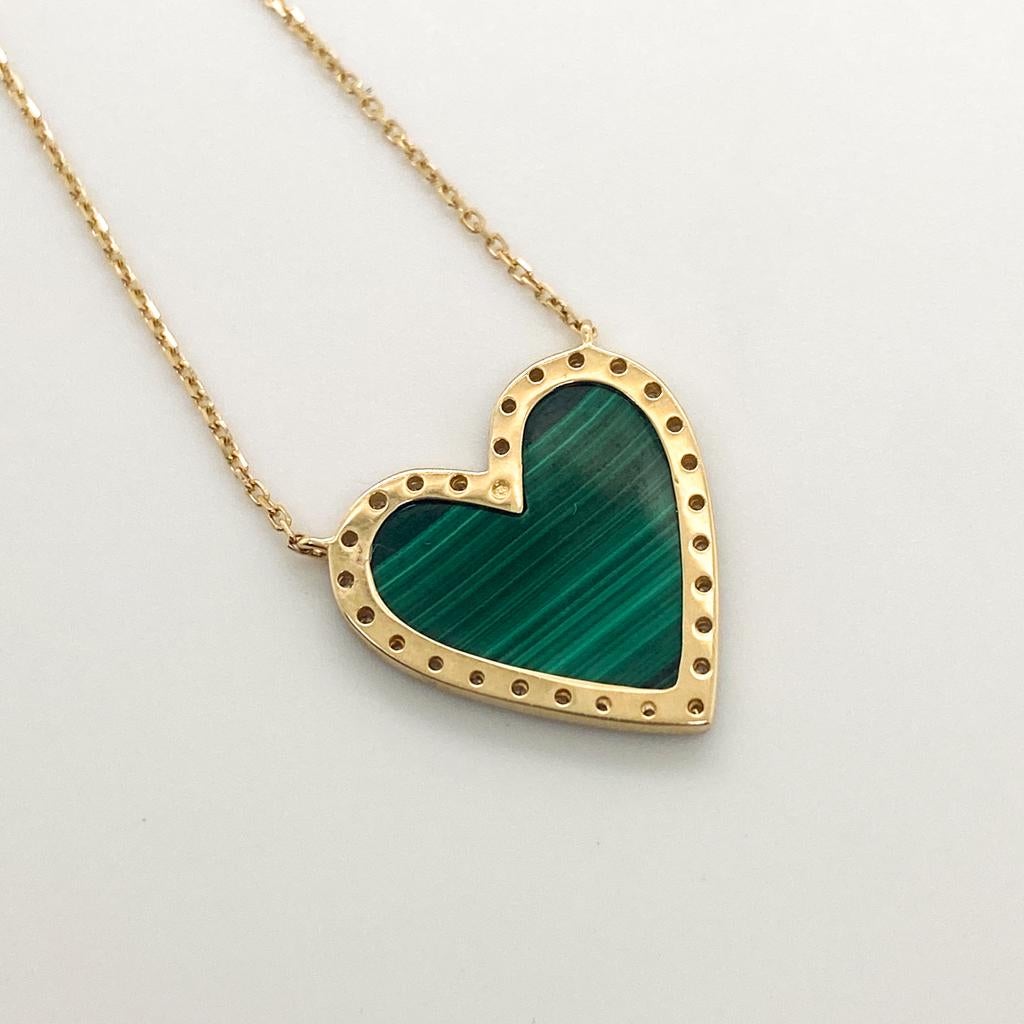 Collar Colgante Estacionario Corazón Malaquita Diamante Halo Oro Amarillo 14K Corte redondo en venta