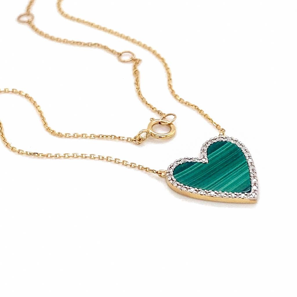Collar Colgante Estacionario Corazón Malaquita Diamante Halo Oro Amarillo 14K en Nuevo estado para la venta en Austin, TX