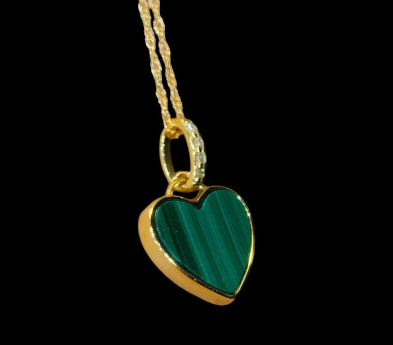 Taglio misto Collana a cuore in malachite con diamanti e oro 14k in vendita