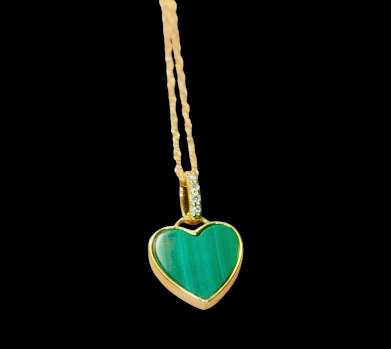 Collana a cuore in malachite con diamanti e oro 14k in vendita 3