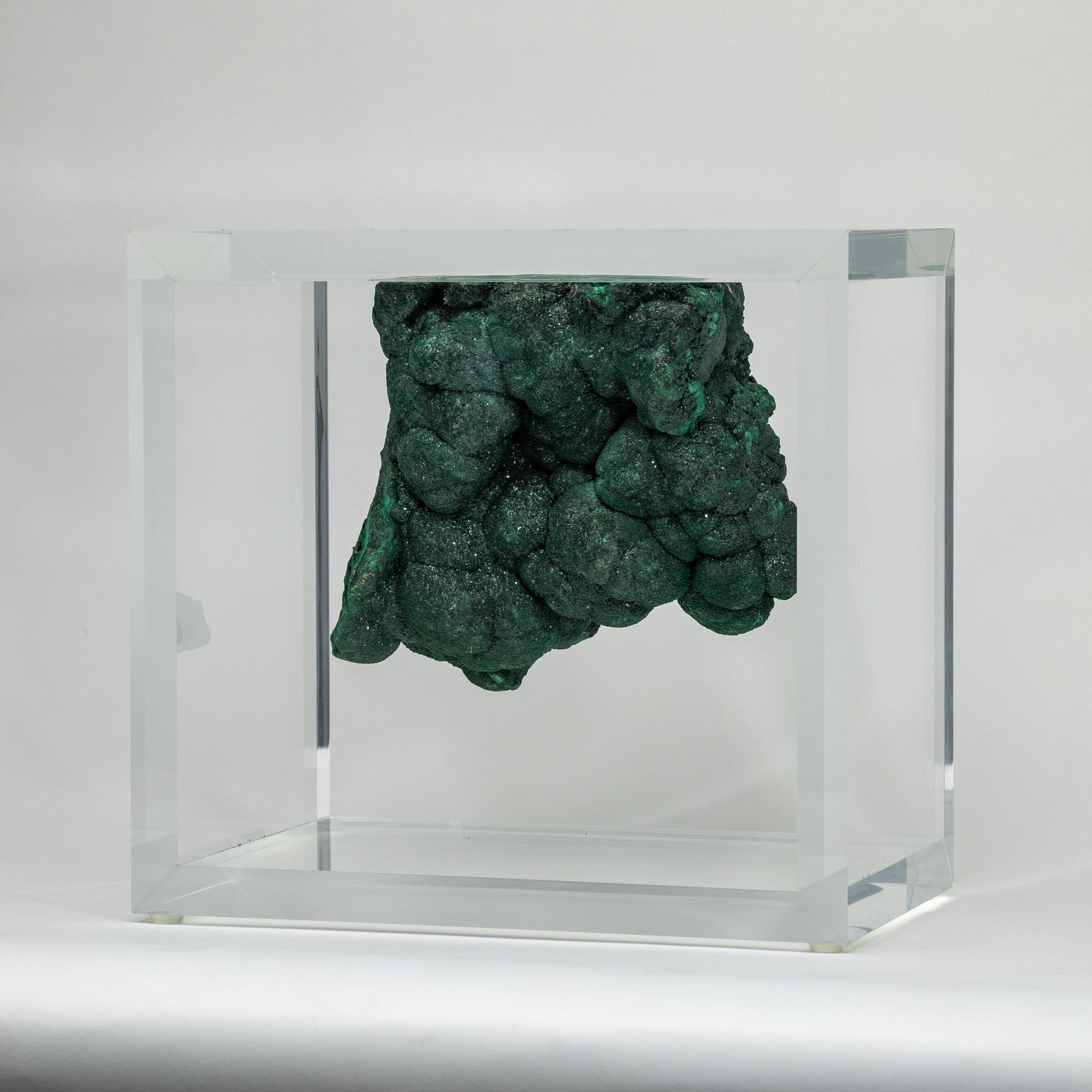 Origine: Zaire, Africa

Il suo nome deriva dal latino malachites, in allusione al suo colore.  Attualmente viene utilizzata più come pietra semipreziosa.

Da secoli è tra i preferiti di re e nobili.  La malachite è stata una pietra molto apprezzata