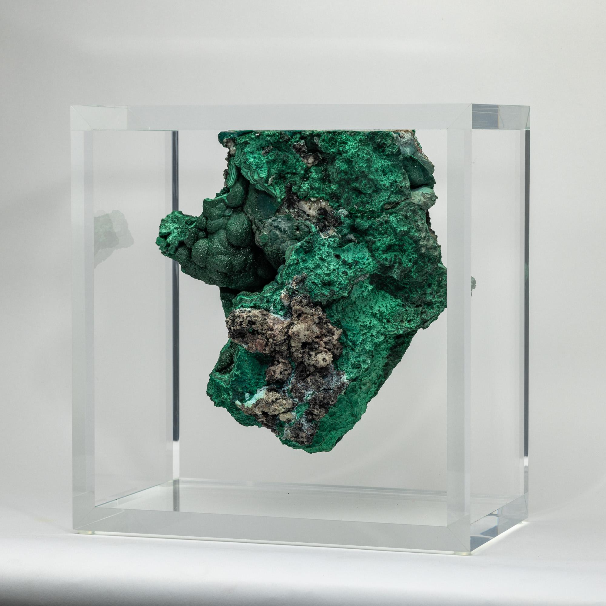 Origin: Zaire, Africa

Its name comes from the Latin malachites, in allusion to its color.  It is currently used more as a semi-precious stone.

It has been among the favorites of kings and nobles for centuries.  Malachite has been a highly prized