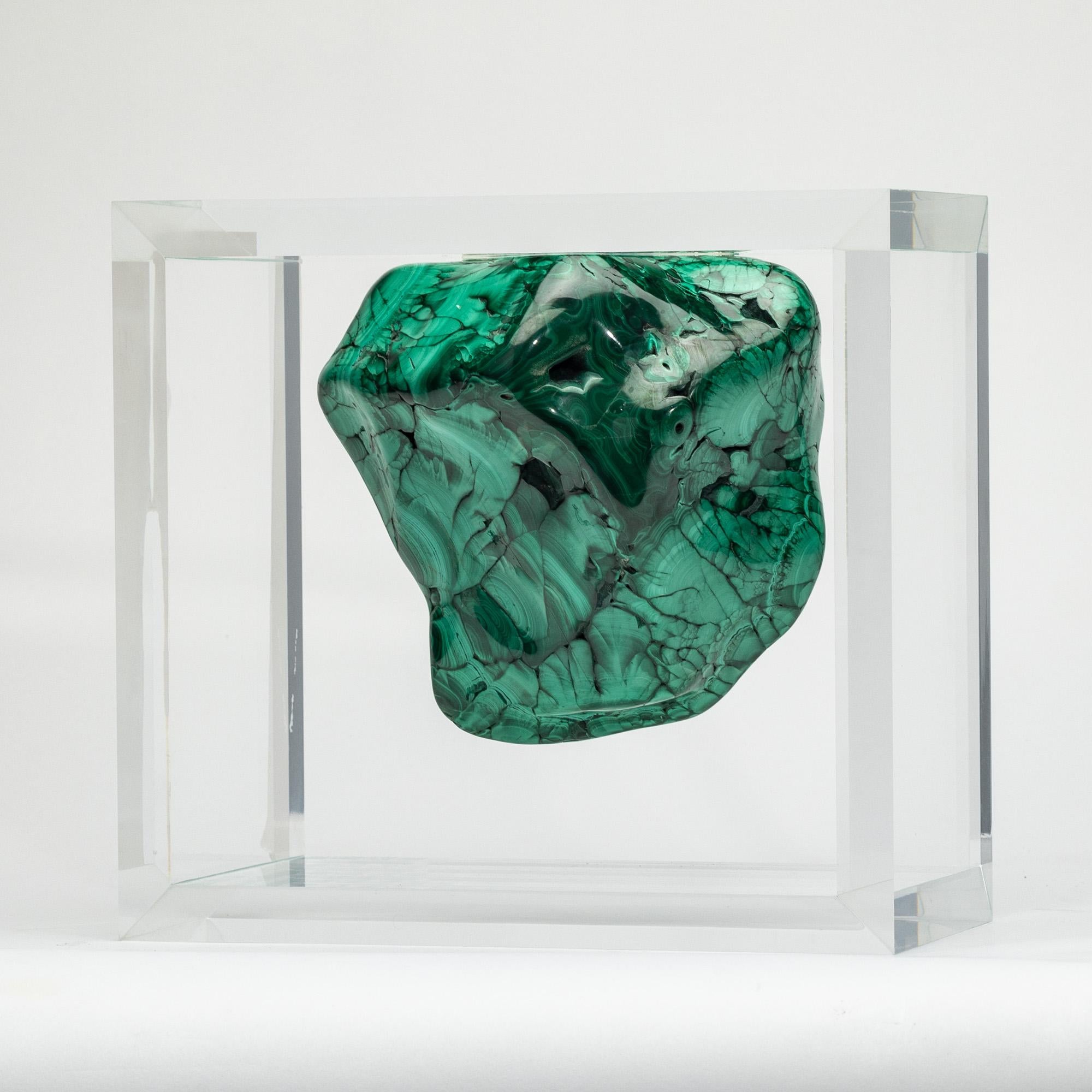 Origine: Zaire, Africa

Il suo nome deriva dal latino malachites, in allusione al suo colore.  Attualmente viene utilizzata più come pietra semipreziosa.

Da secoli è tra i preferiti di re e nobili.  La malachite è stata una pietra molto apprezzata