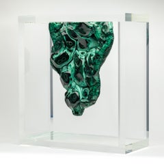 Malachite africana naturale lucida montata in un espositore acrilico dal design originale