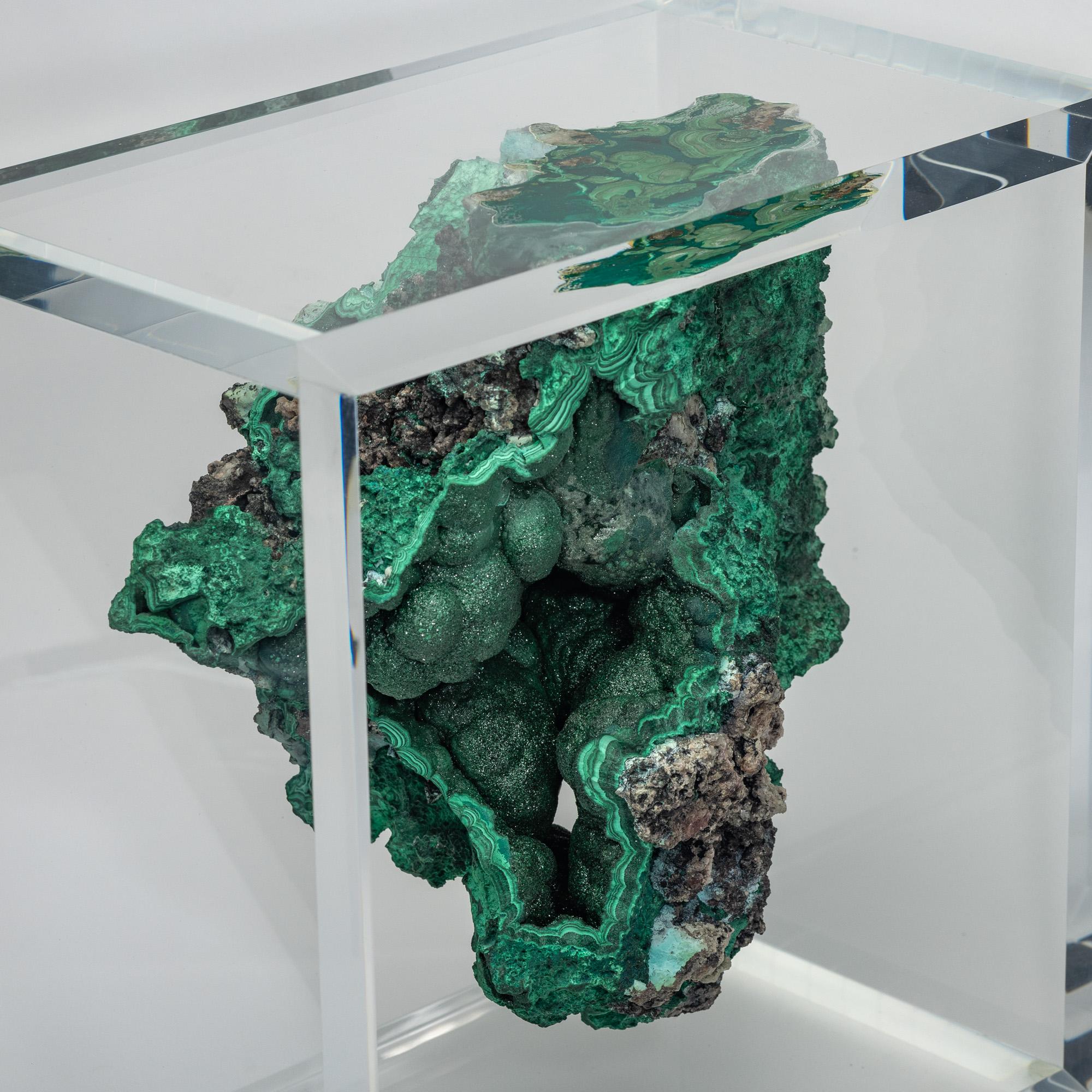 Malachite in free form mounted in original design acrylic base For Sale 2