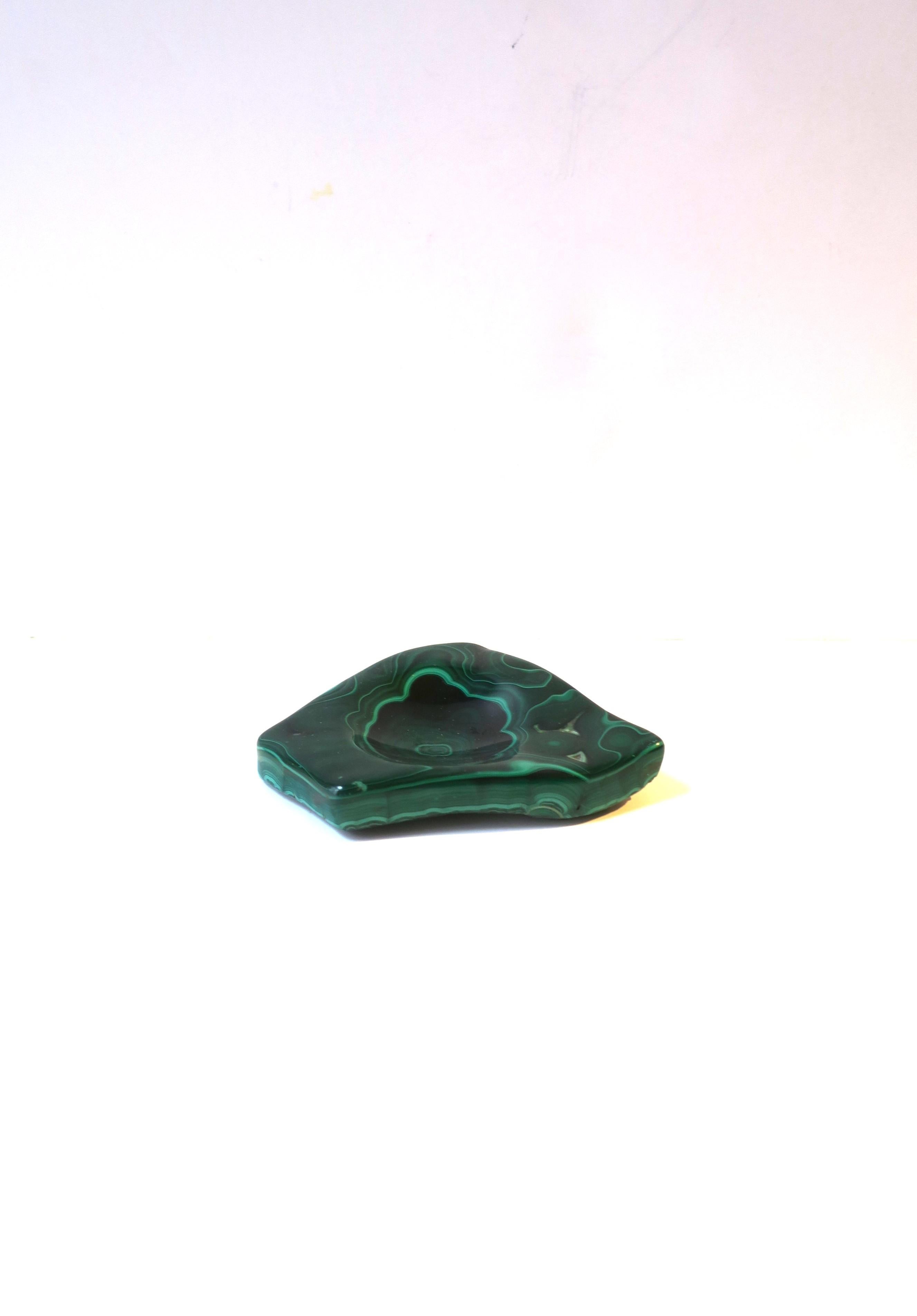 18th Century and Earlier Malachite Jewelry Dish Vide-Poche Abstract Shape For Sale