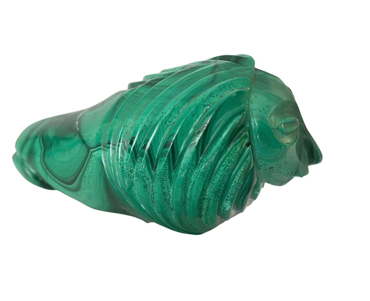 Lion en malachite  Sculpture en malachite Afrique 20e siècle Couleur verte en vente 1