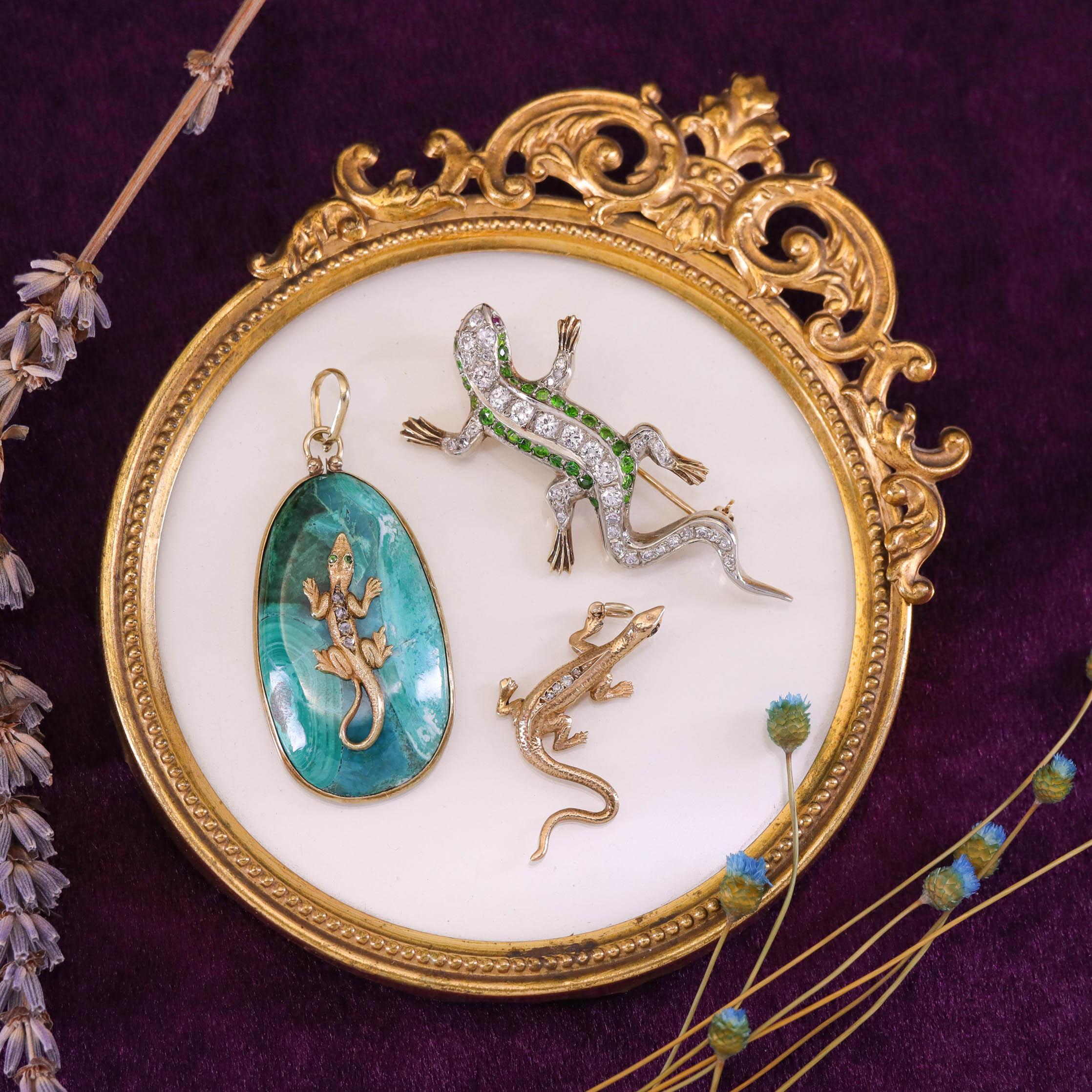 Ciondolo a forma di lucertola di malachite in oro 14k in vendita 3