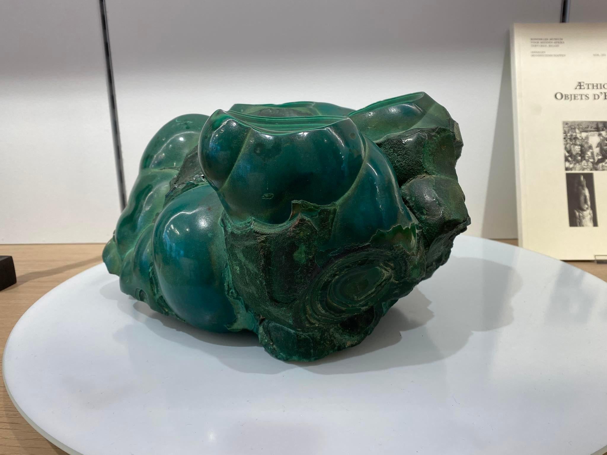  Malachite Monobloc Weight 22.3 Kg - From DR Congo - Perfect condition Zaire In Excellent Condition For Sale In Leuven, BE